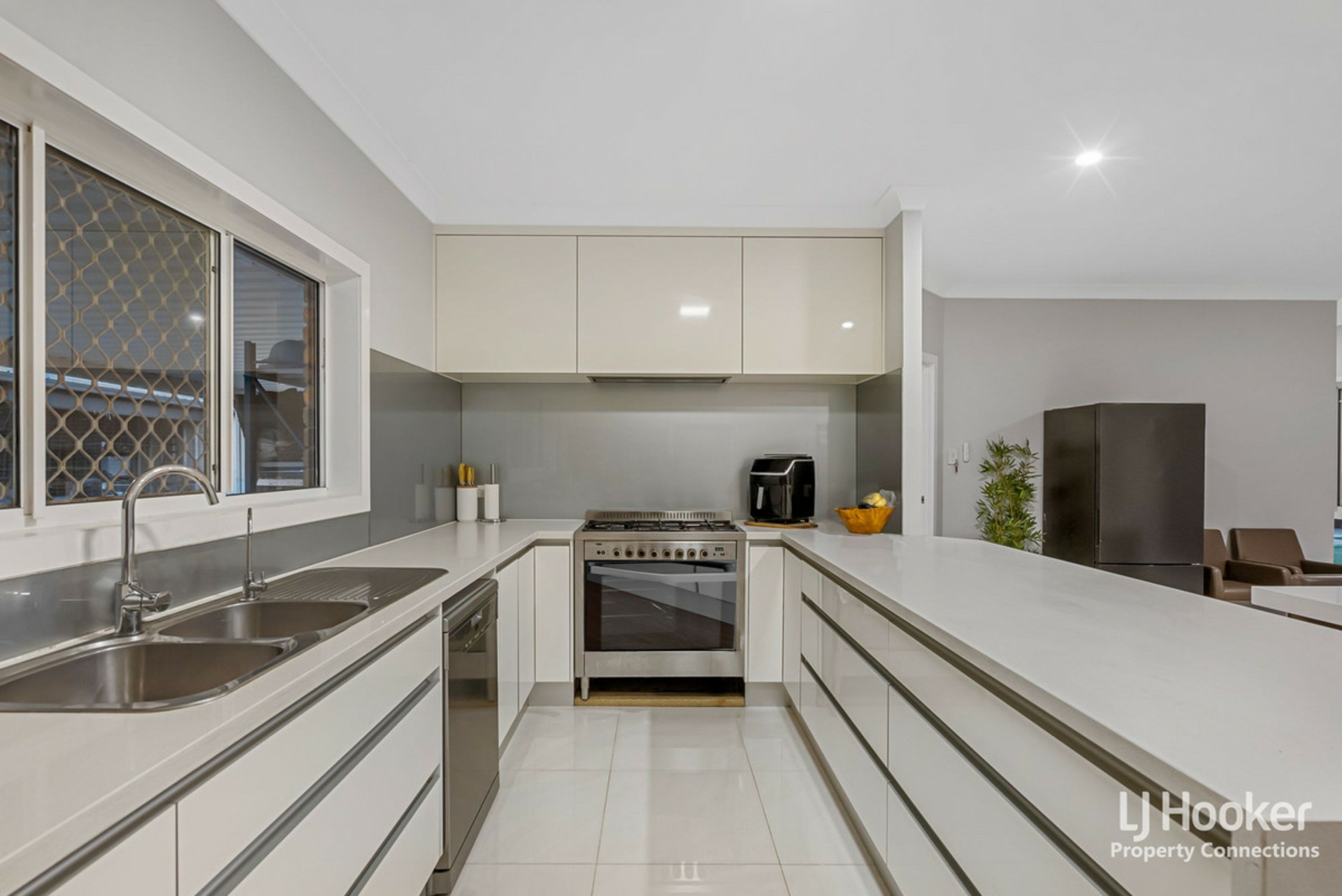 14 Raven Court, WARNER