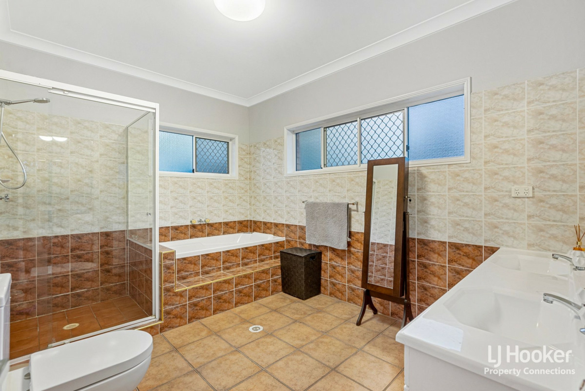 14 Raven Court, WARNER