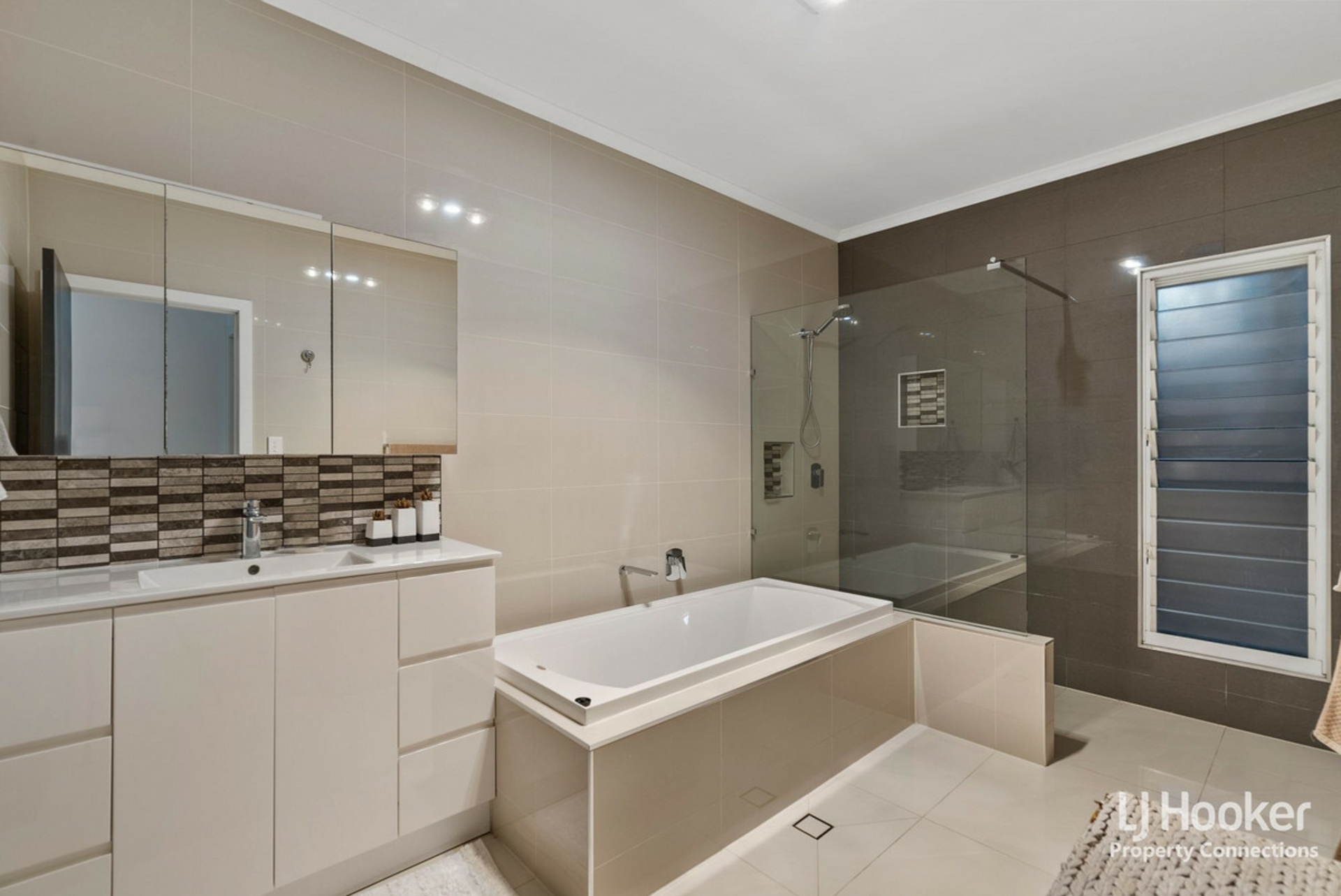 14 Raven Court, WARNER