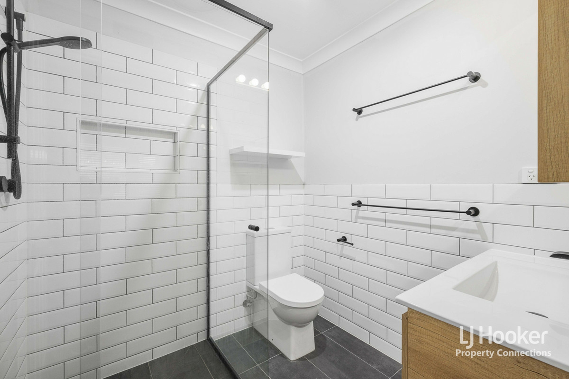 9 Phoenix Court, EATONS HILL