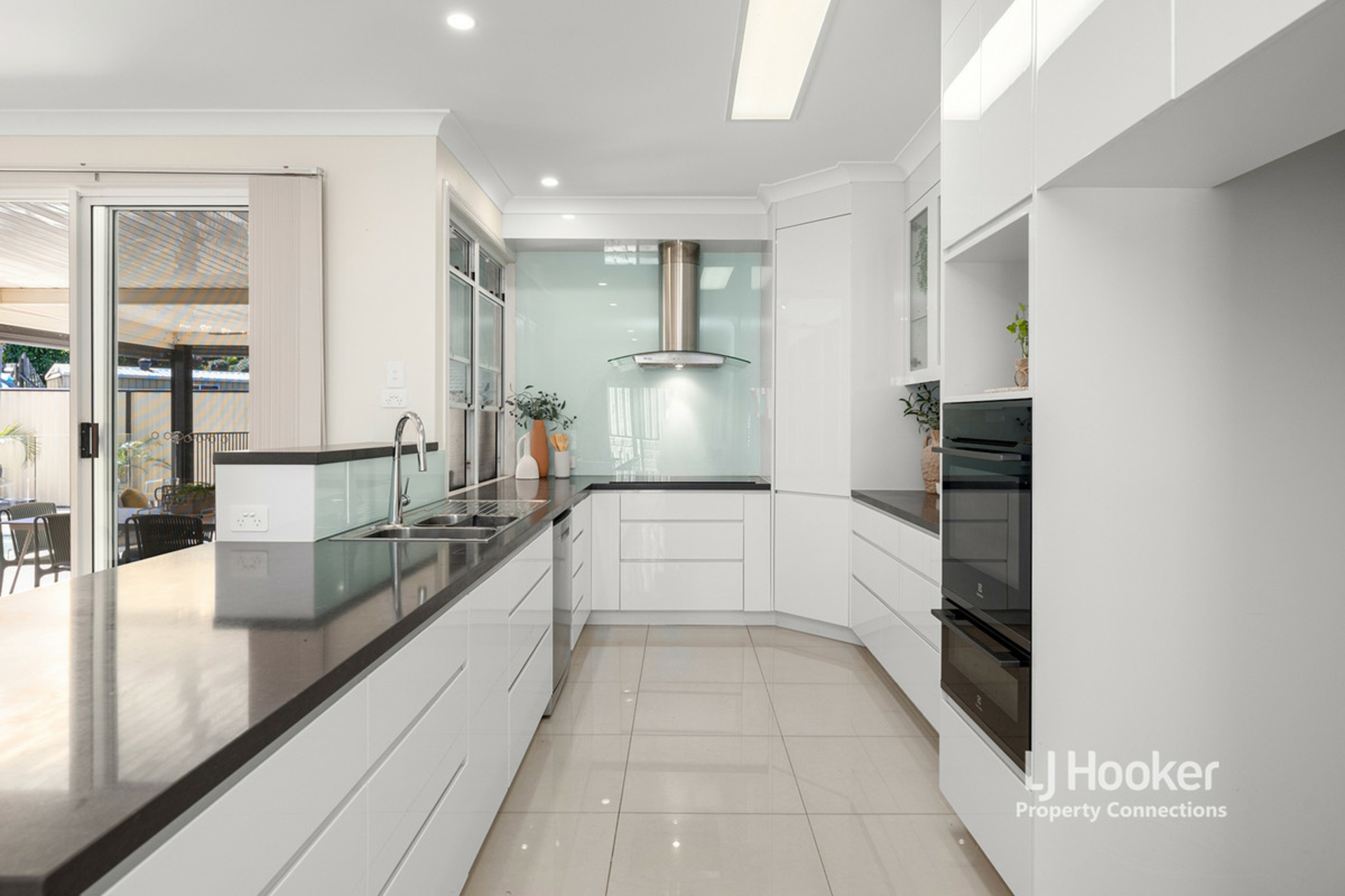 6 Simpson Court, ALBANY CREEK