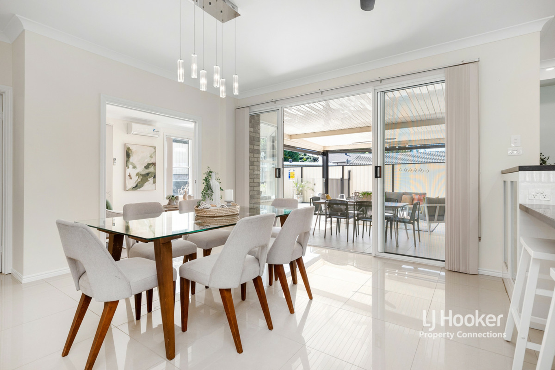 6 Simpson Court, ALBANY CREEK