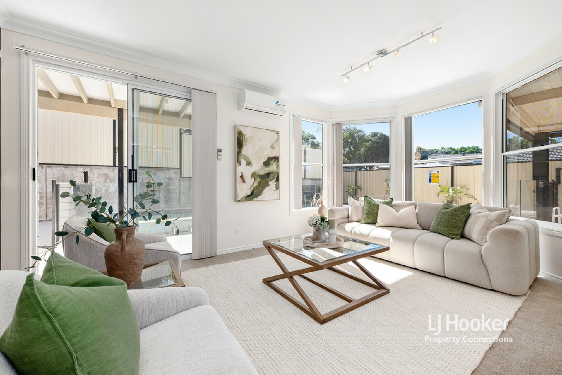 6 Simpson Court, ALBANY CREEK