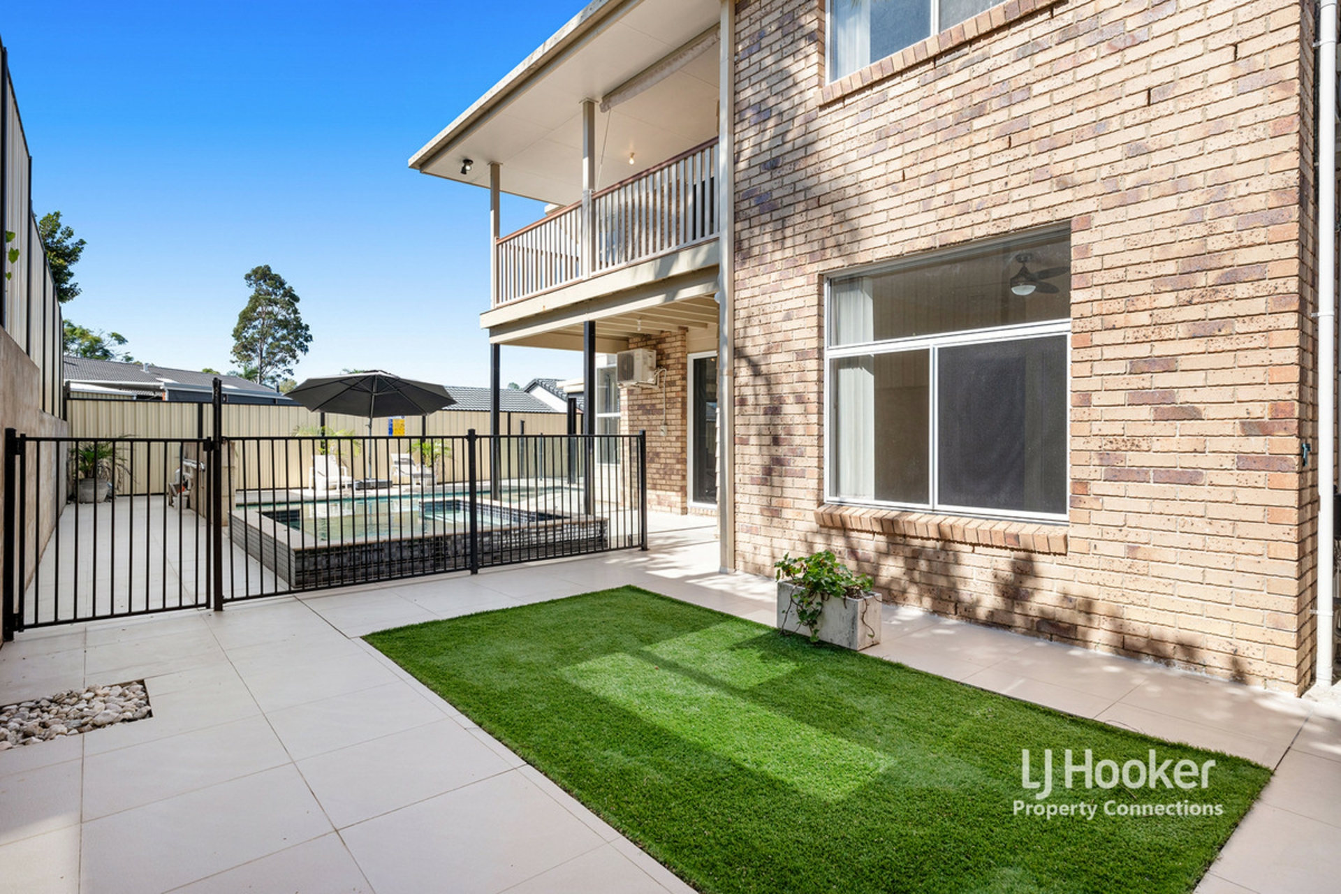 6 Simpson Court, ALBANY CREEK