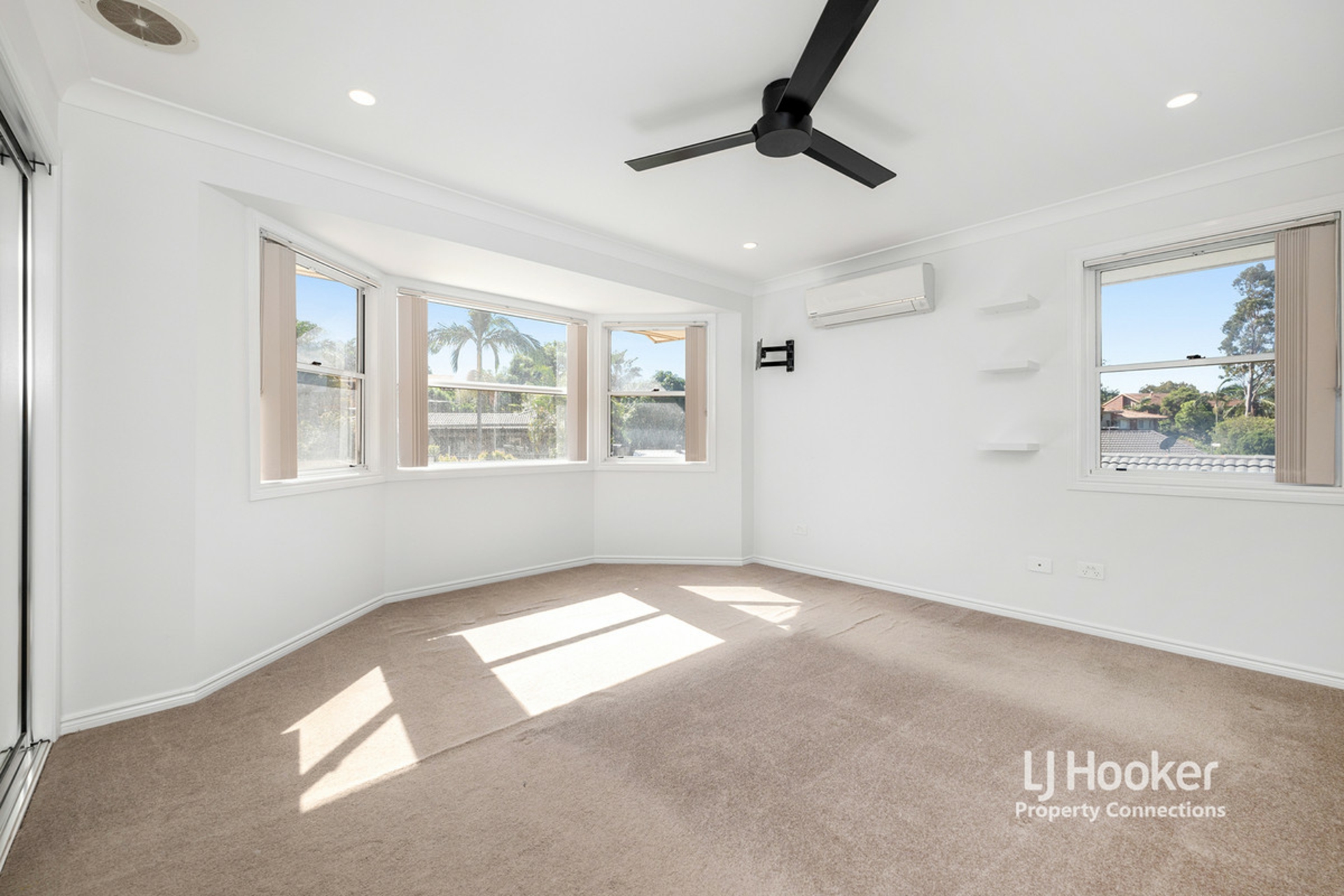 6 Simpson Court, ALBANY CREEK