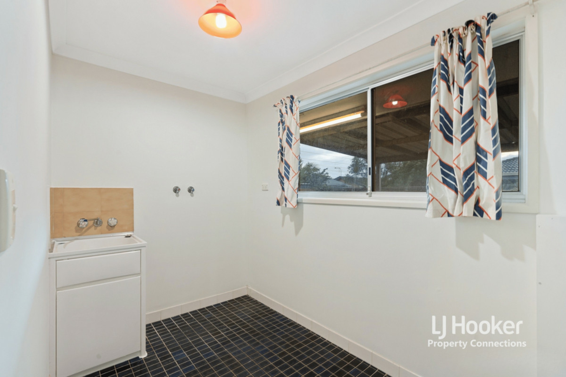 8 Pamir, NUDGEE