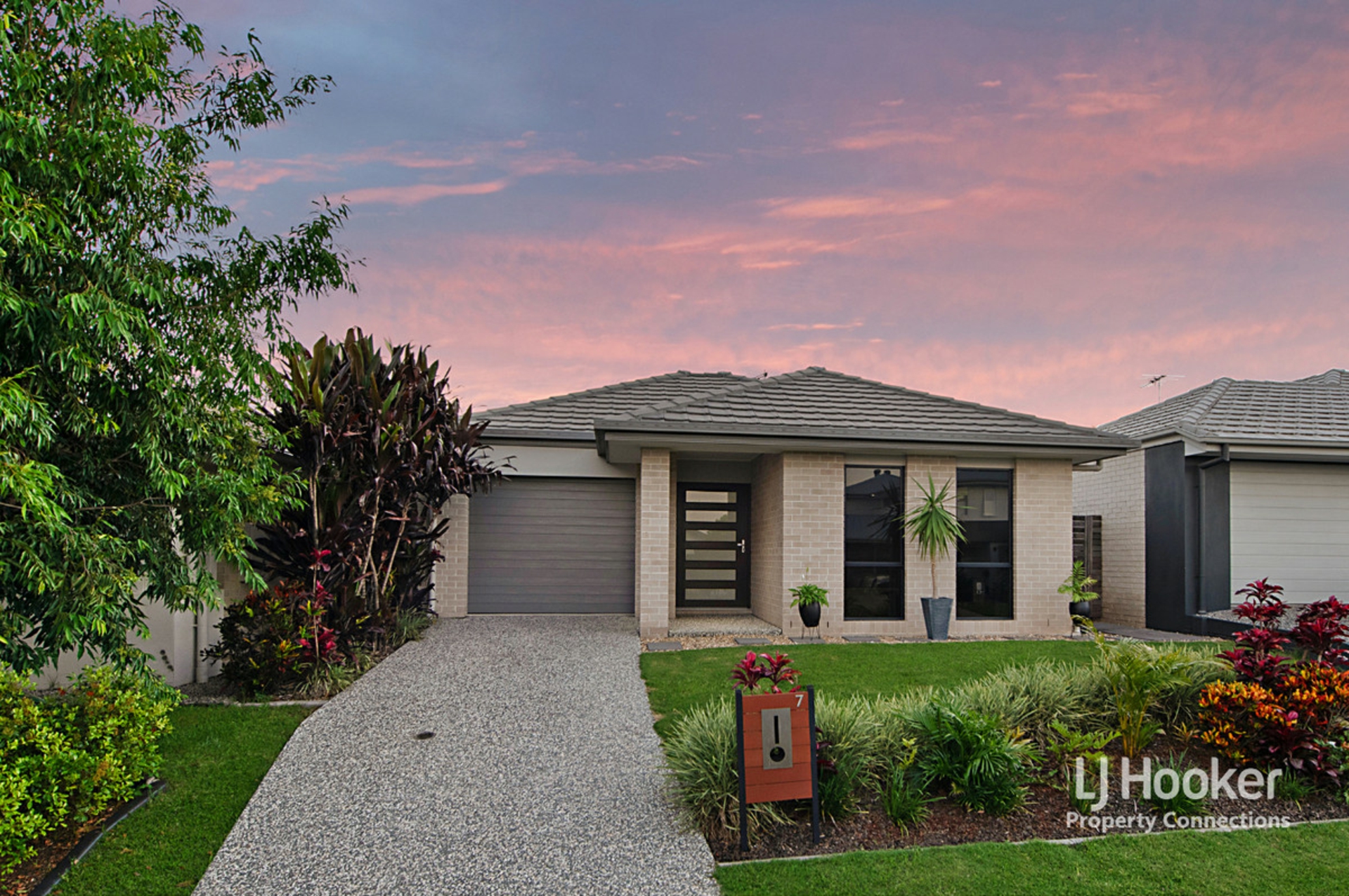 7 Cooloola Circuit, Warner