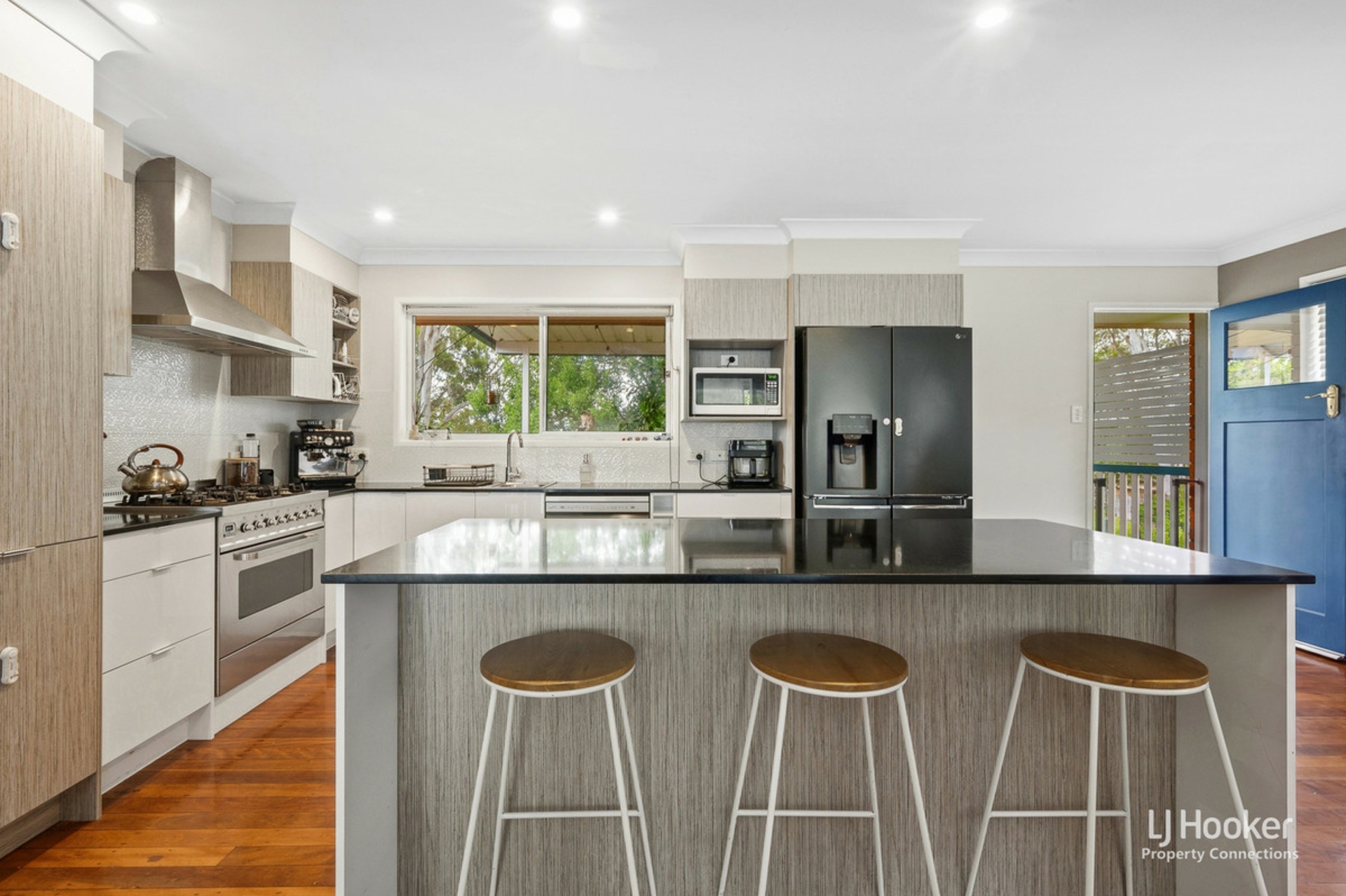 22 Bunya Park Drive — photo 2 of 26