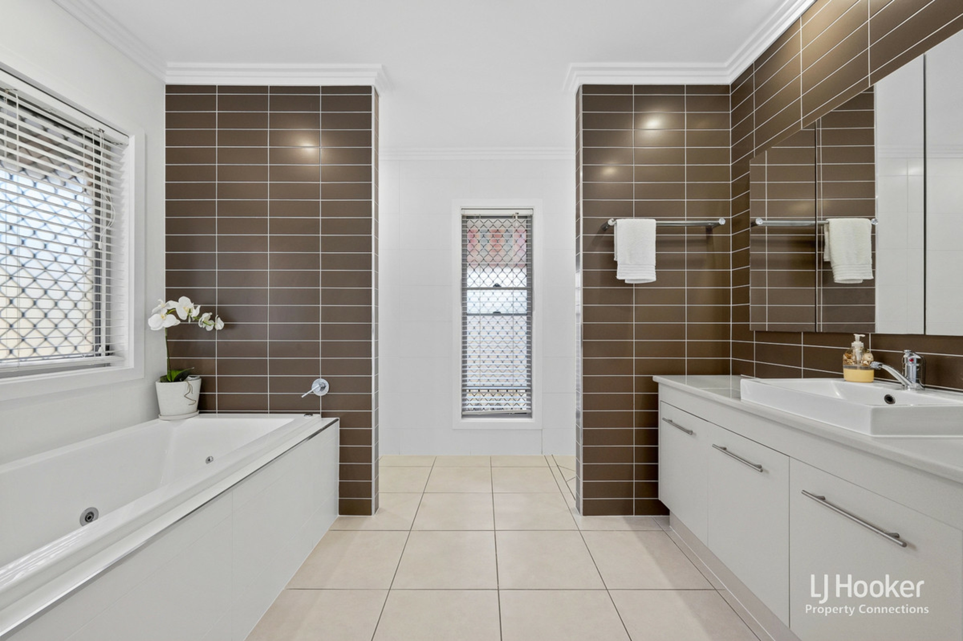 43 Mondial Drive — photo 11 of 22
