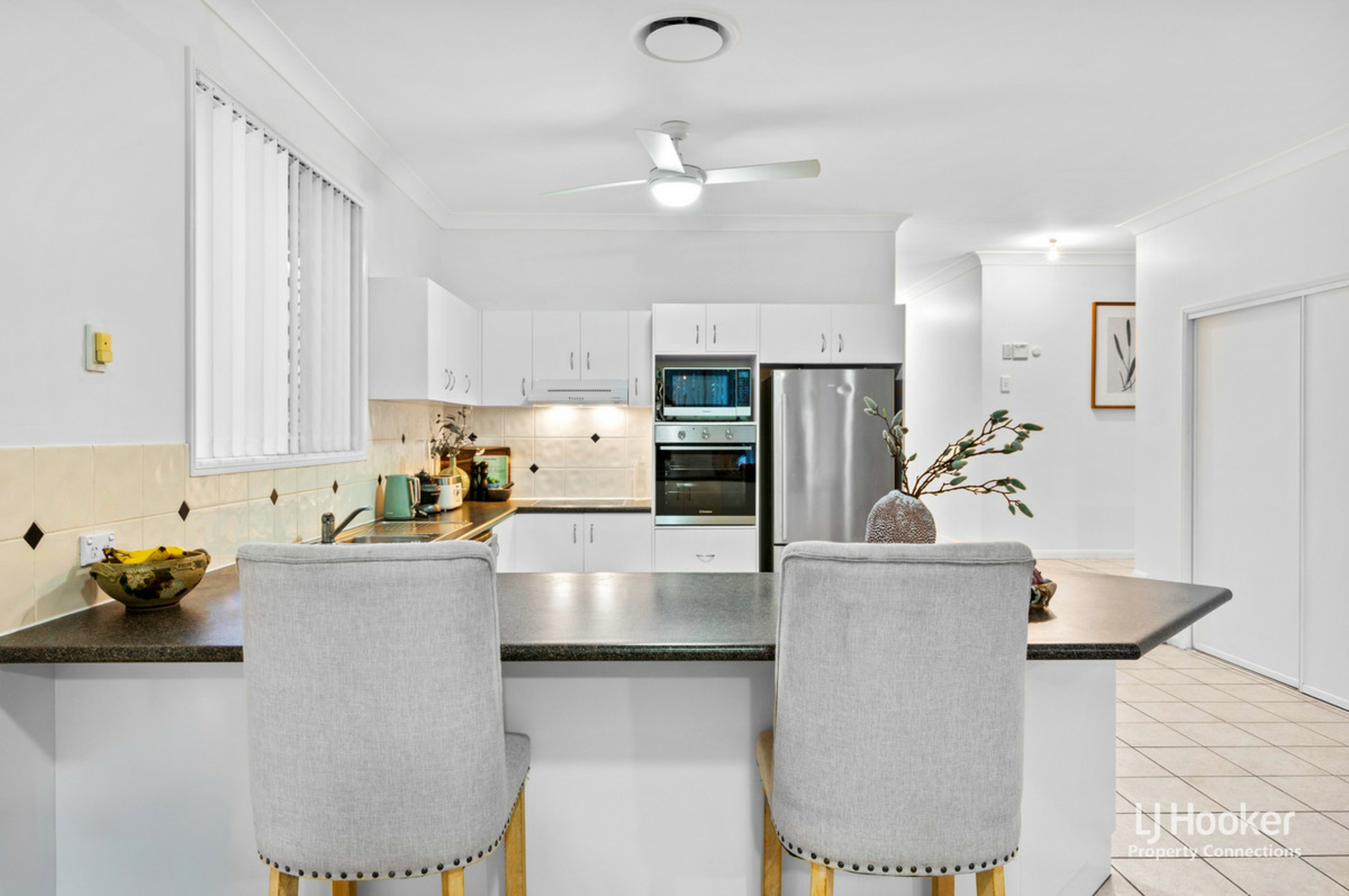 6 Cressbrook Drive — photo 4 of 28