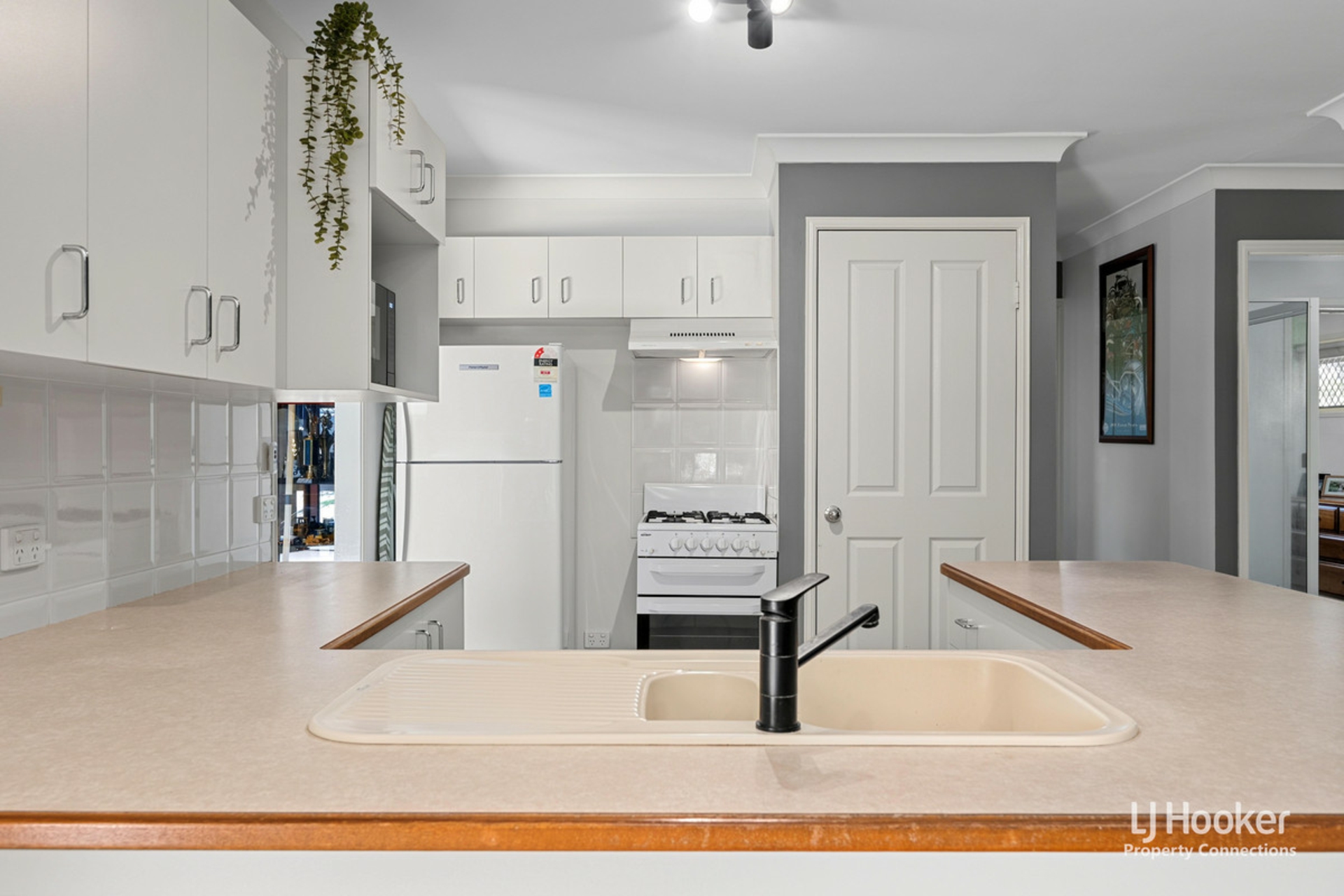 83 Hickory Drive — photo 11 of 30