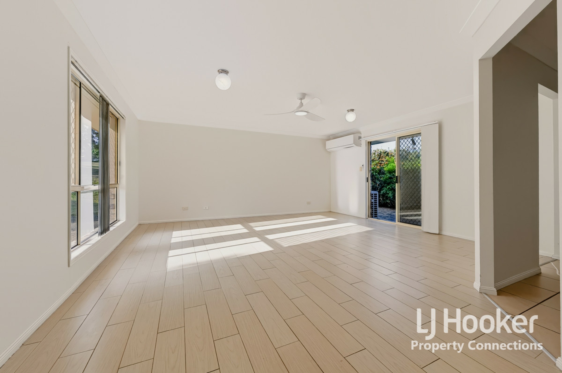 11 Atoll Crescent — photo 2 of 11