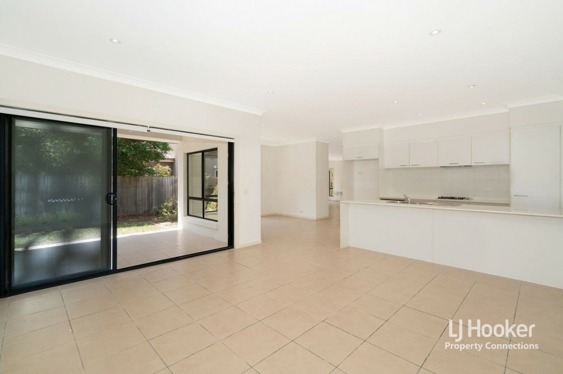 4 Somerset Drive — photo 4 of 13
