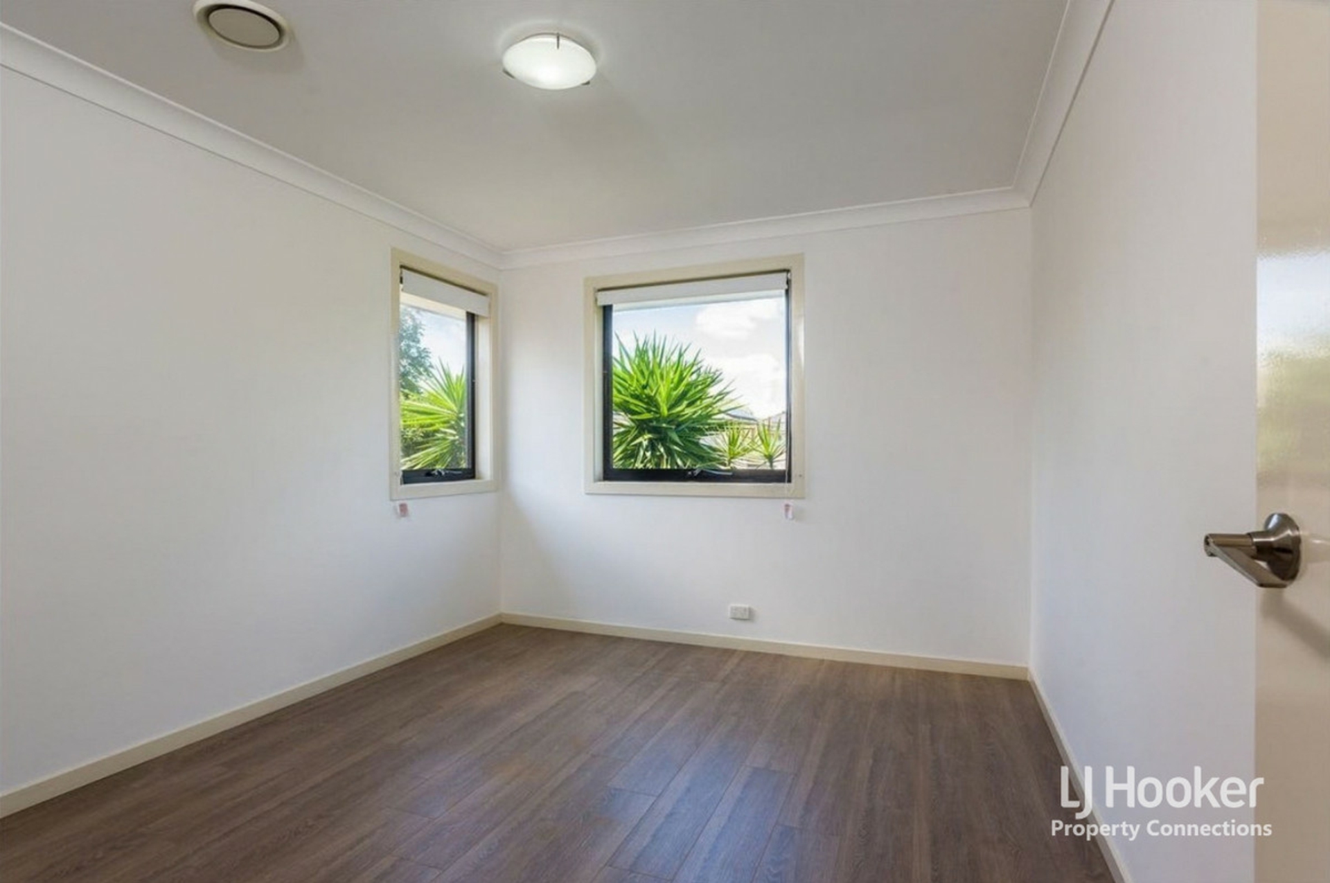 4 Somerset Drive — photo 8 of 13