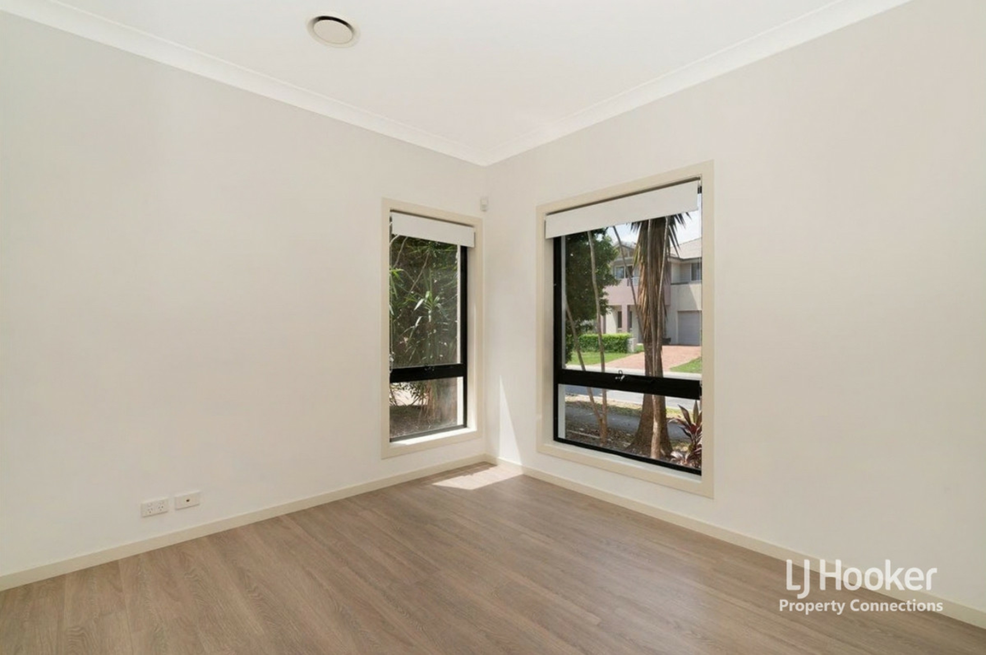 4 Somerset Drive — photo 11 of 13