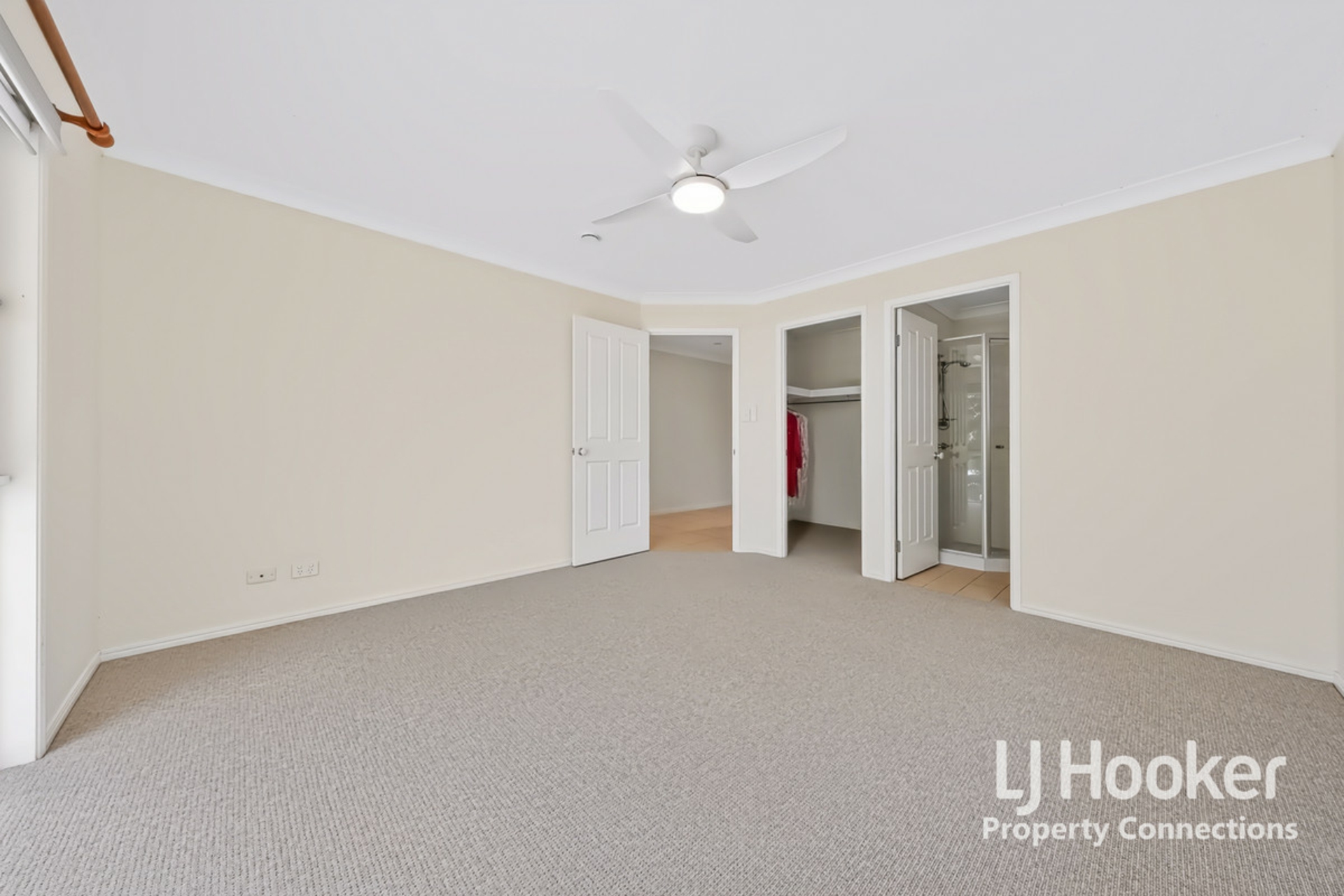14 St Helens Road — photo 3 of 18