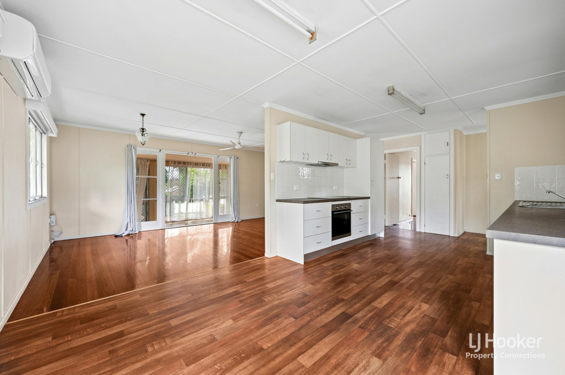 27 Parkmore Street — photo 2 of 14