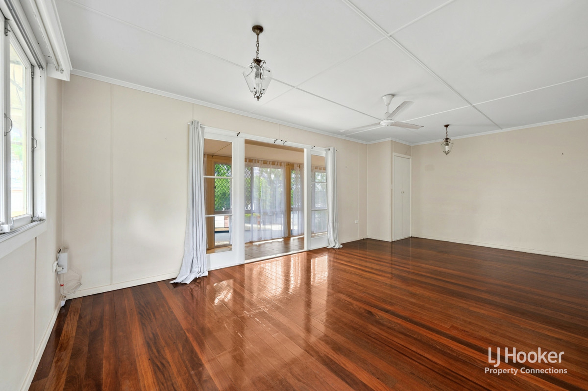 27 Parkmore Street — photo 3 of 14