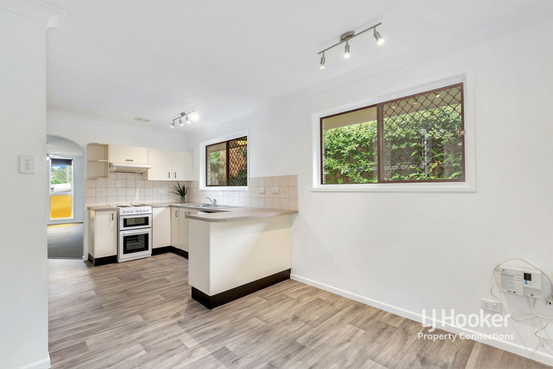 11 Stephanie Street — photo 5 of 10