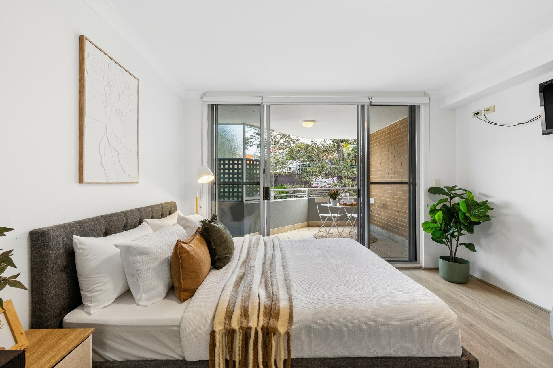 12/7-9 Pittwater Road — photo 3 of 9