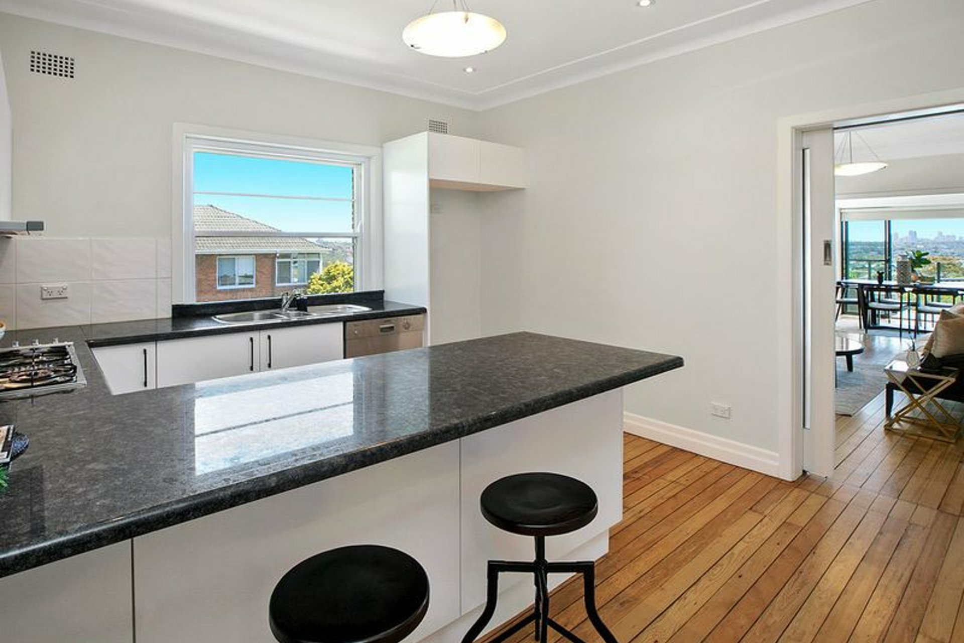 2/8 Maretimo Street — photo 10 of 25