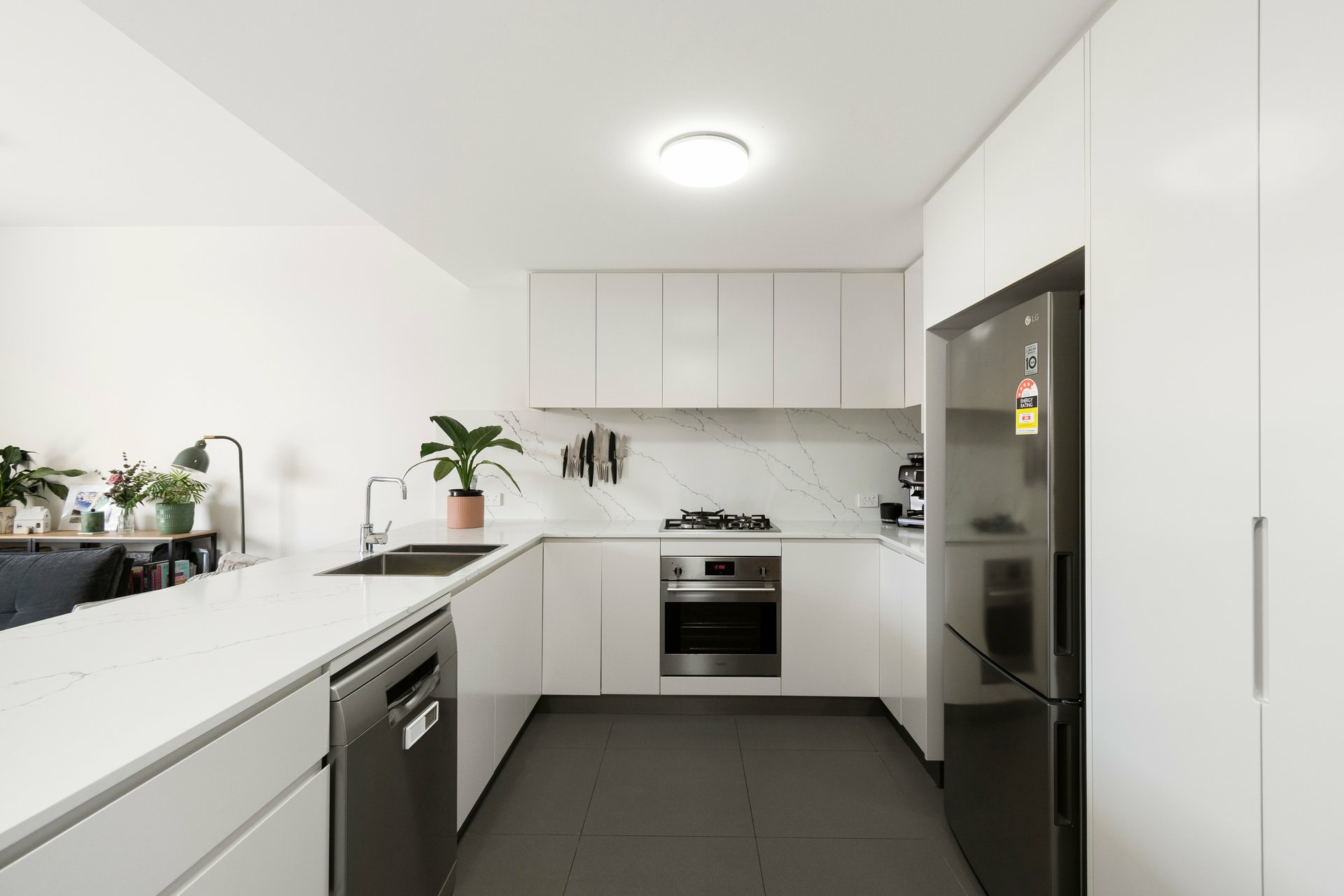 6/323-325 Sydney Road — photo 4 of 10