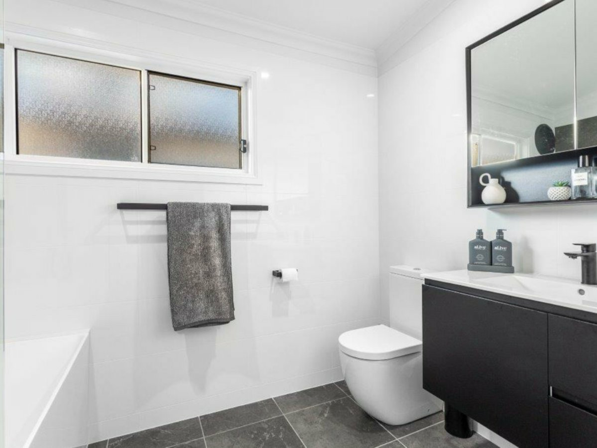 12 Robertson Road, KILLARNEY VALE