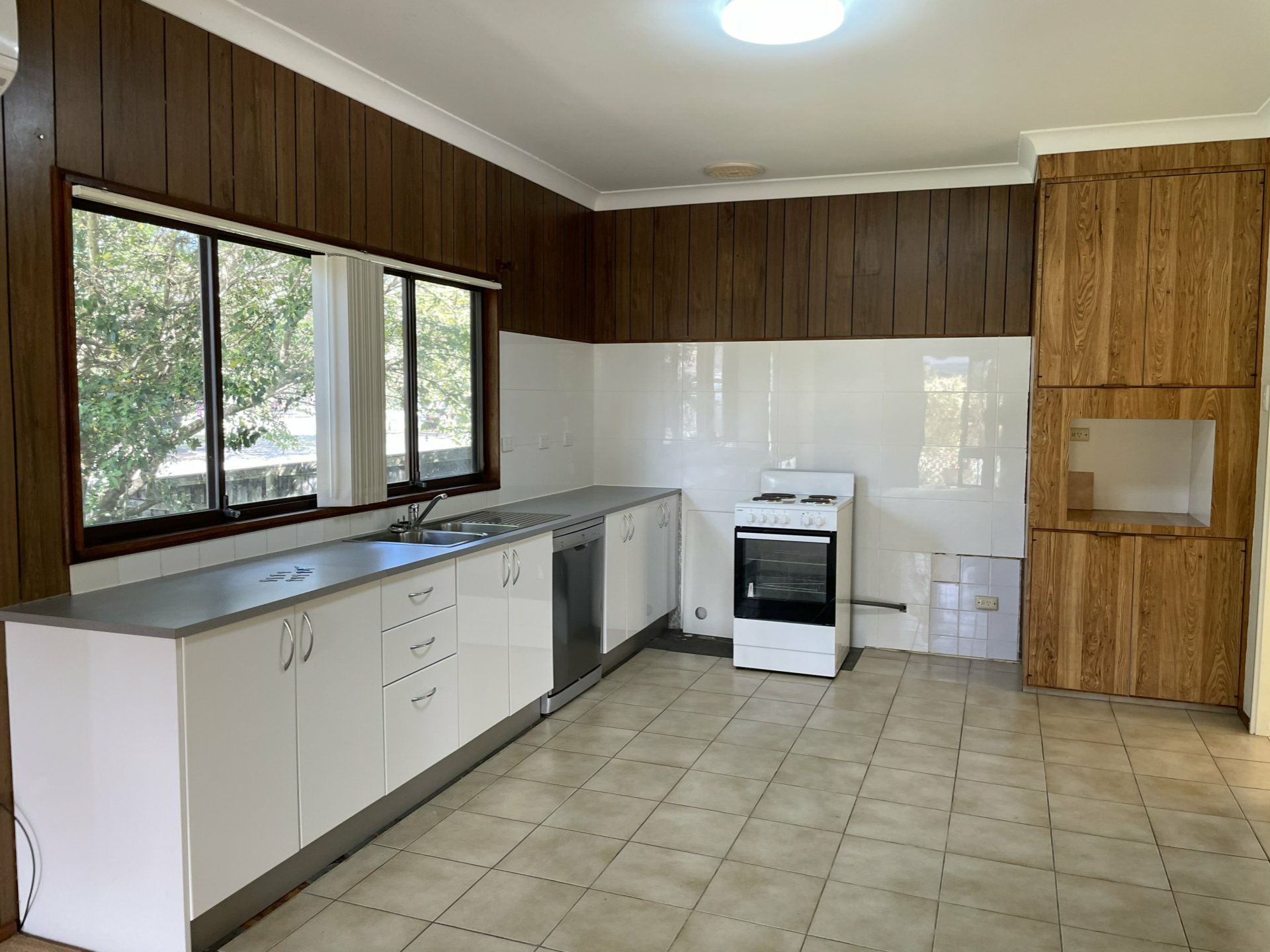 1 Sunshine Avenue, CHITTAWAY POINT