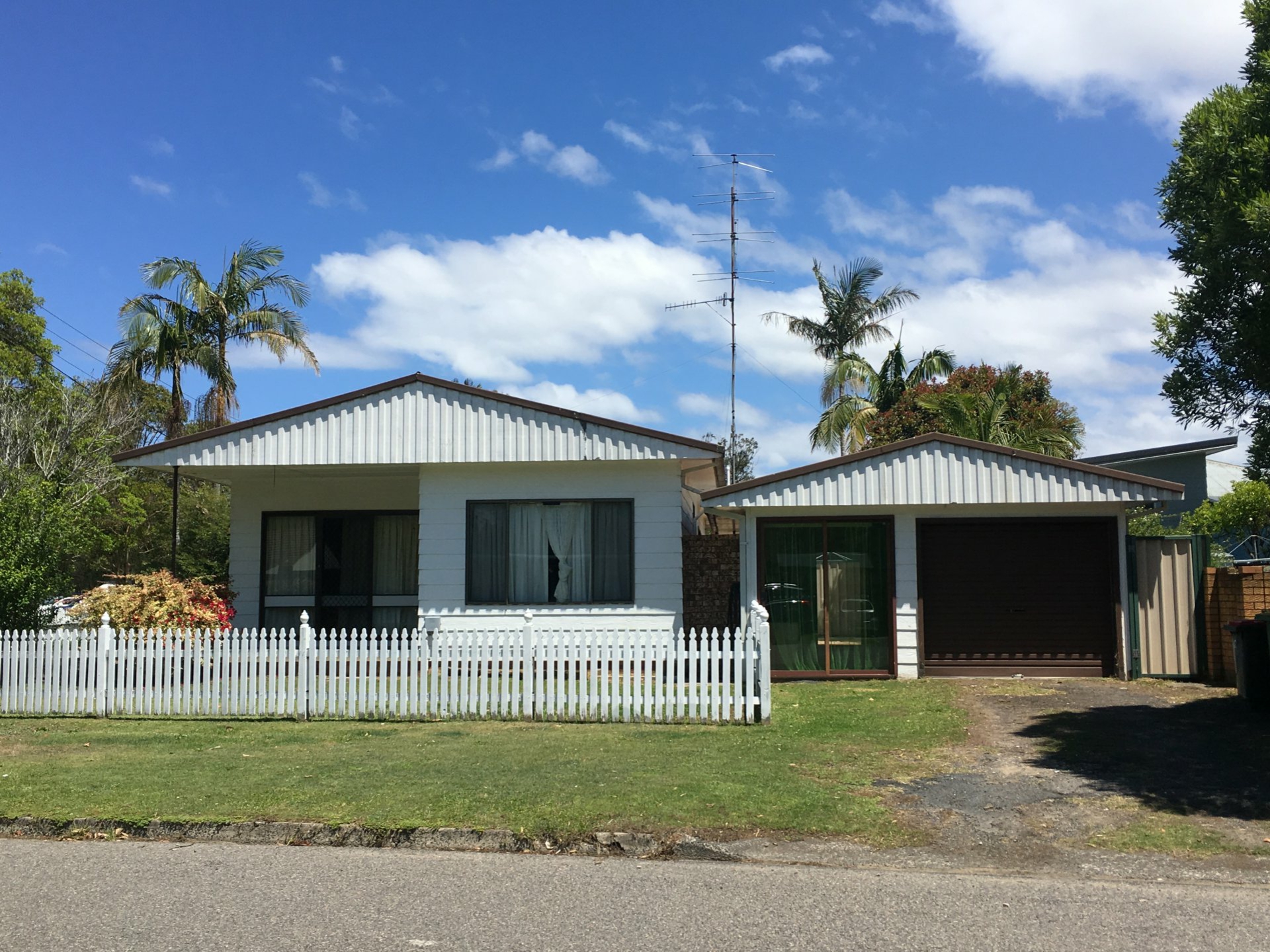 1 Sunshine Avenue, CHITTAWAY POINT