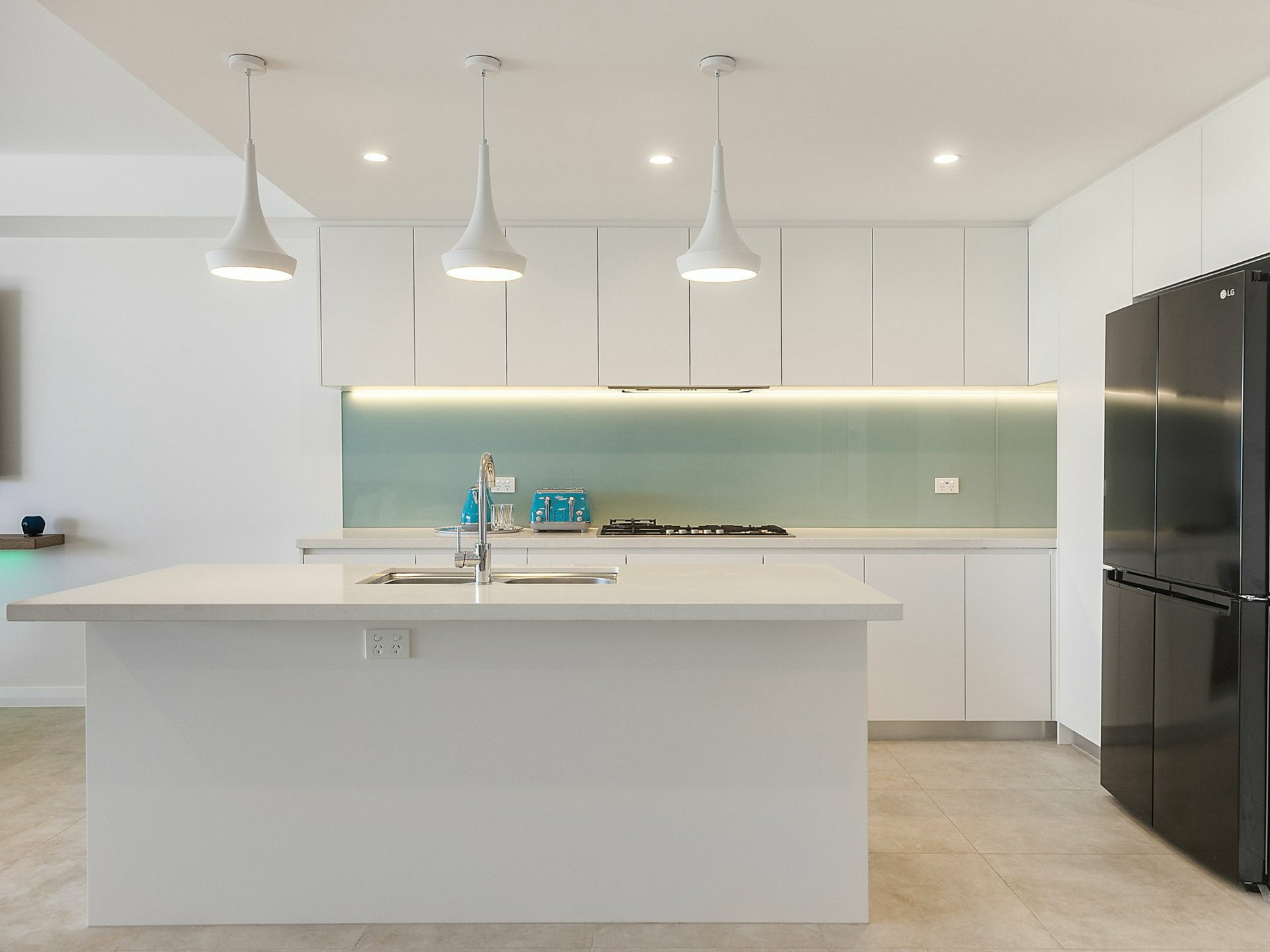 76 White Haven Avenue, MAGENTA