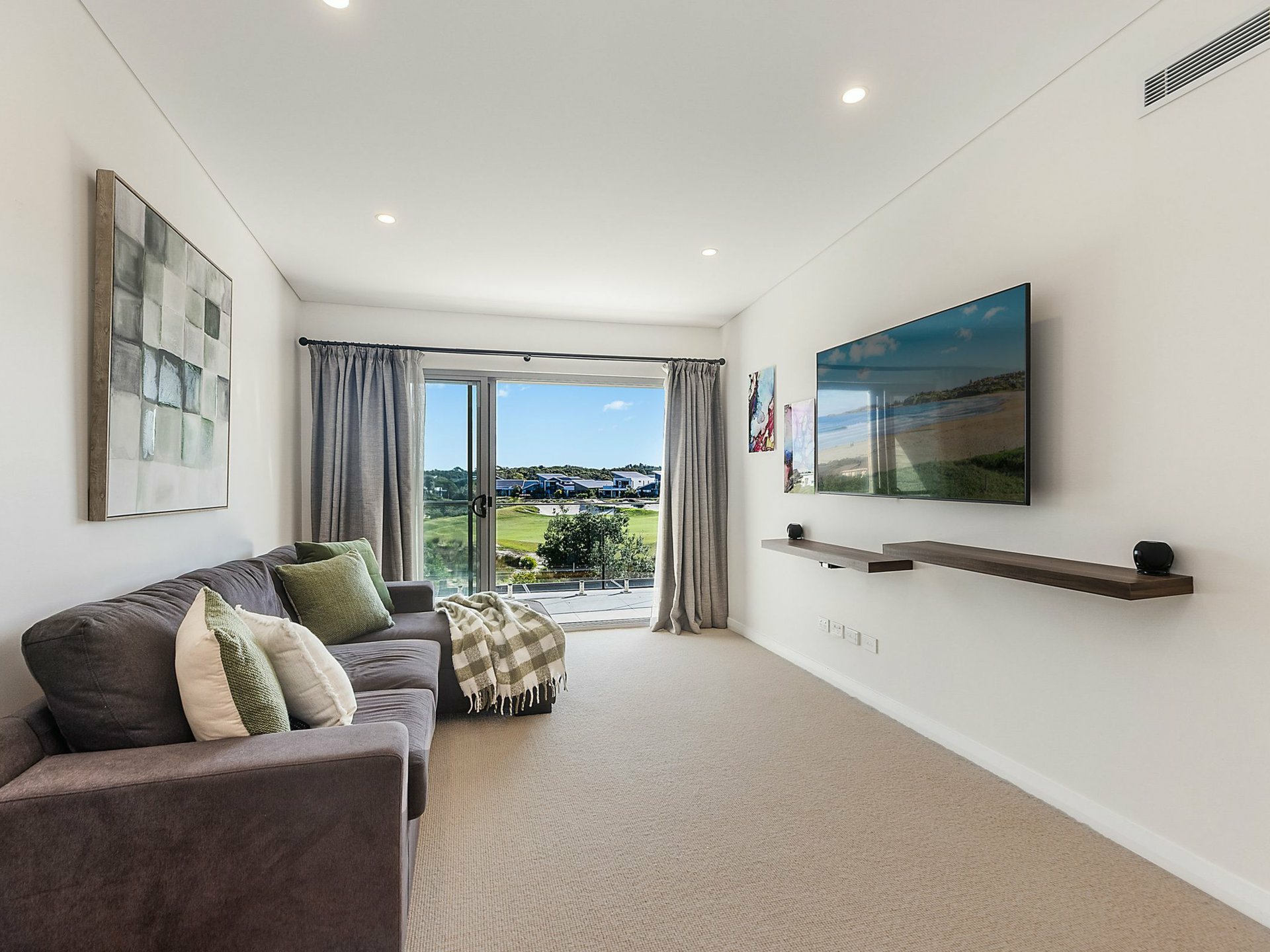 76 White Haven Avenue, MAGENTA