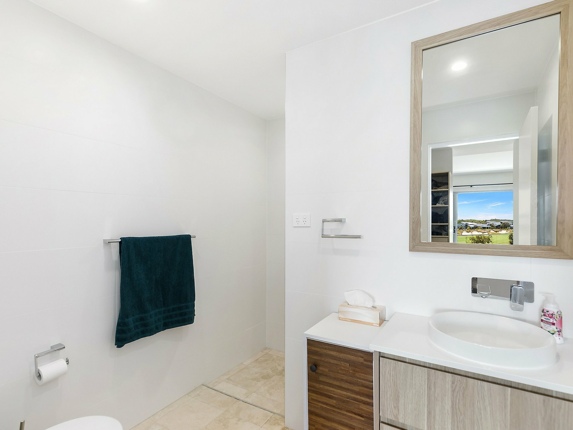 76 White Haven Avenue, MAGENTA