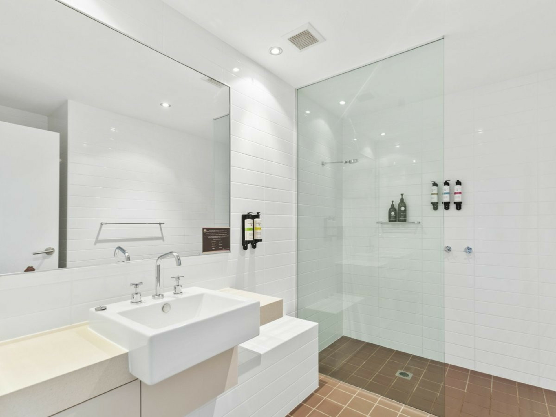 604/3 Turnberry Avenue, MAGENTA