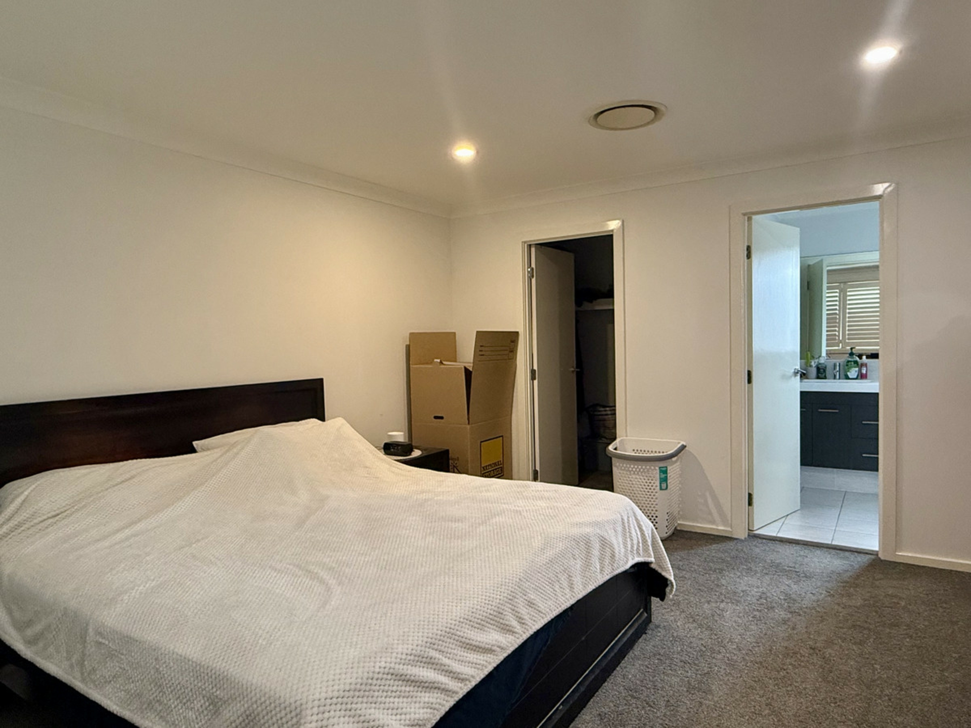 24 Duncan Street — photo 7 of 10