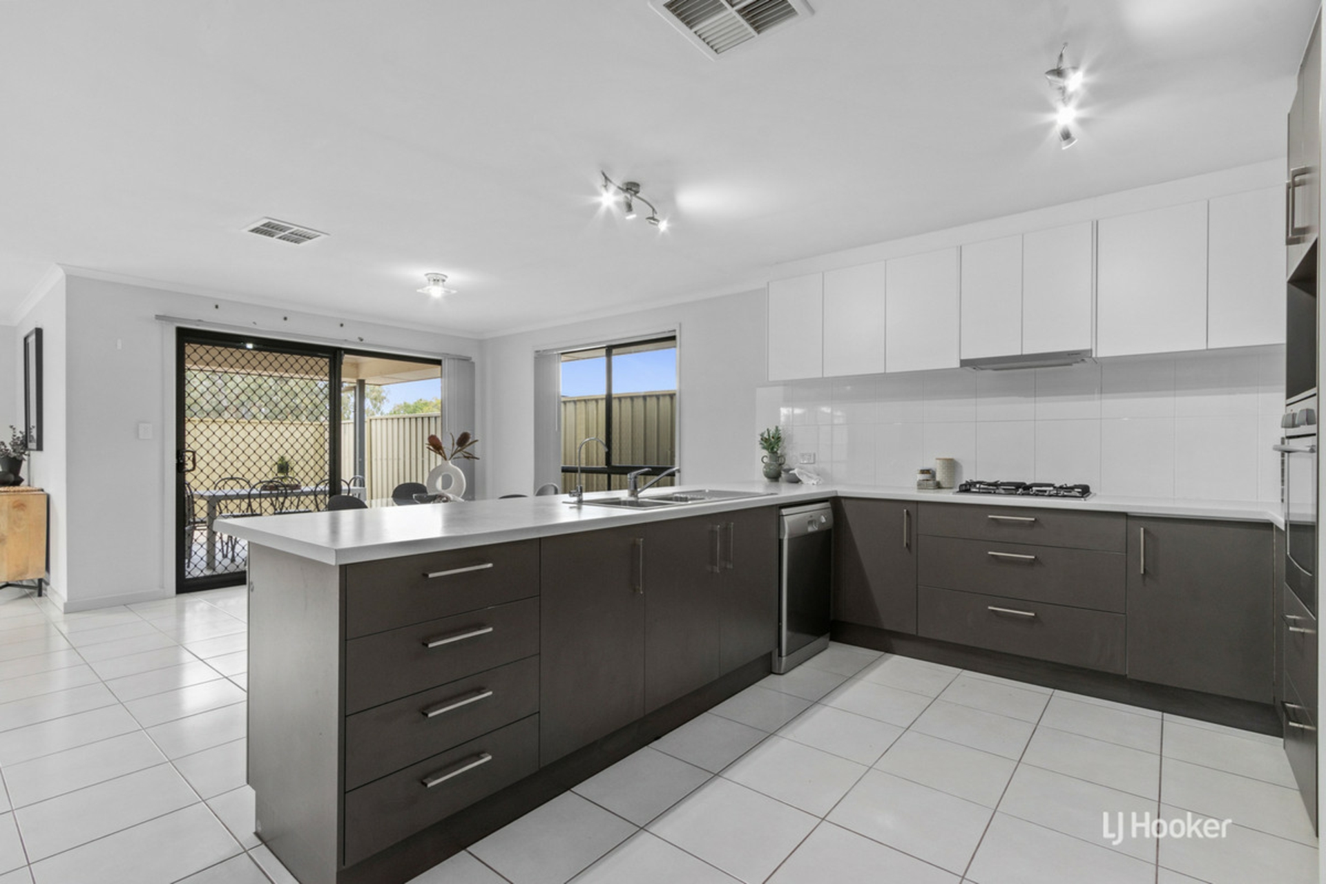 14 Dyson Street, EVANSTON