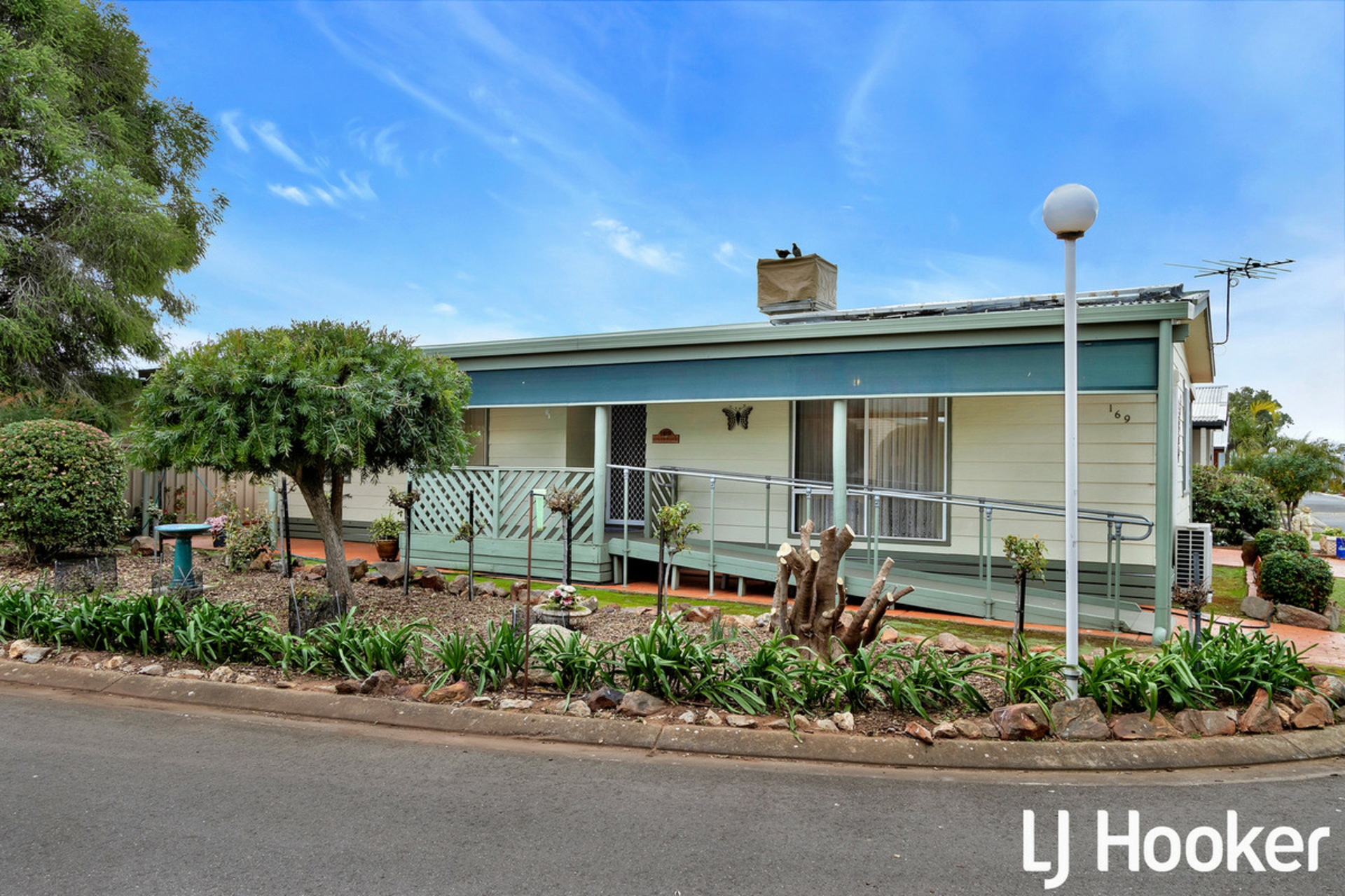 169 Casuarina Crescent, Hillier Park, HILLIER