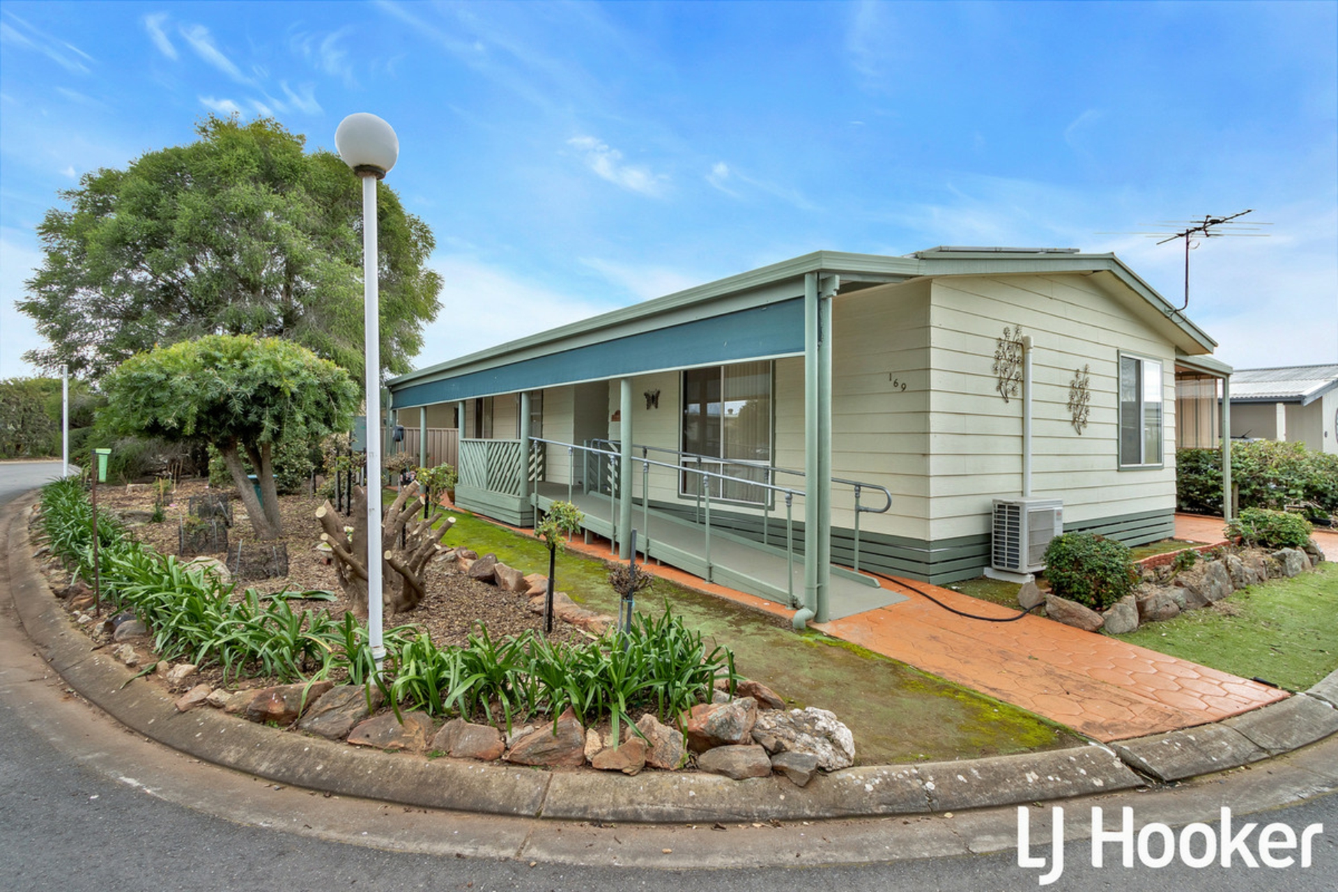 169 Casuarina Crescent, Hillier Park, HILLIER