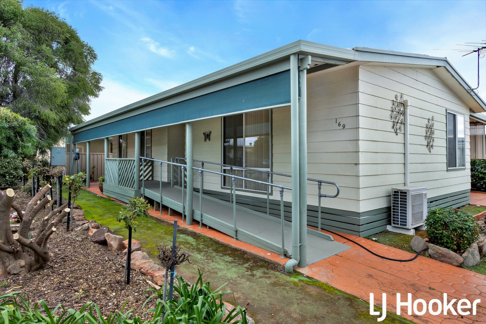 169 Casuarina Crescent, Hillier Park, HILLIER