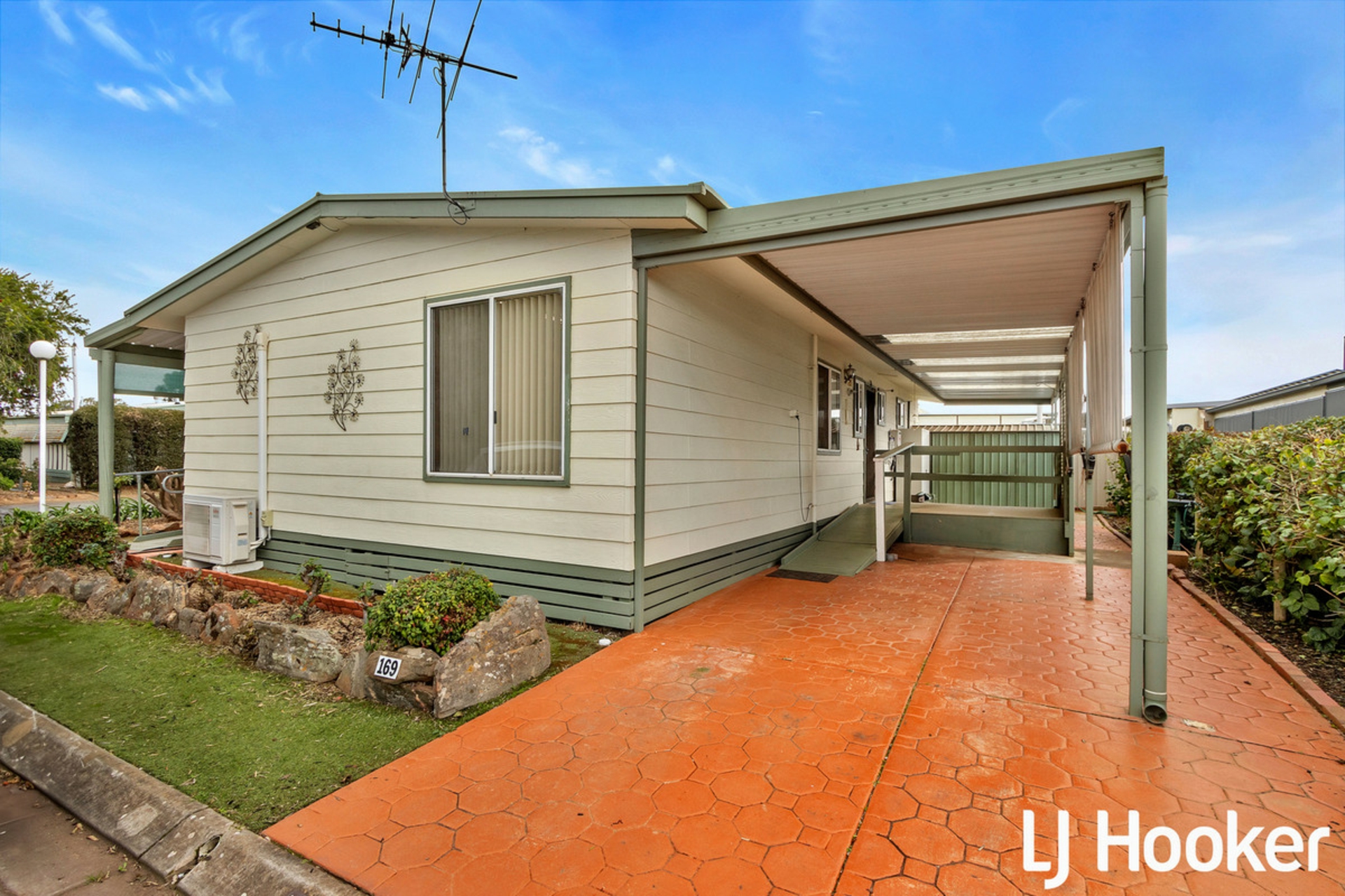 169 Casuarina Crescent, Hillier Park, HILLIER