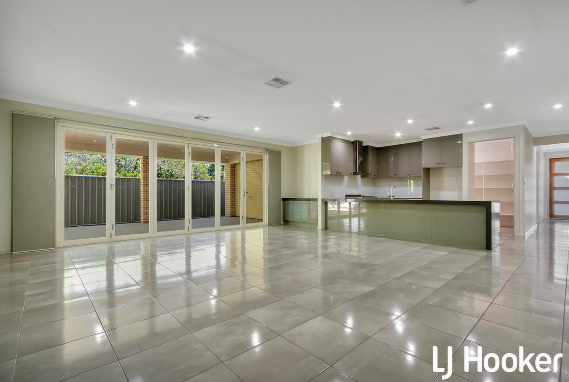 6 Isaacs Way, EVANSTON SOUTH