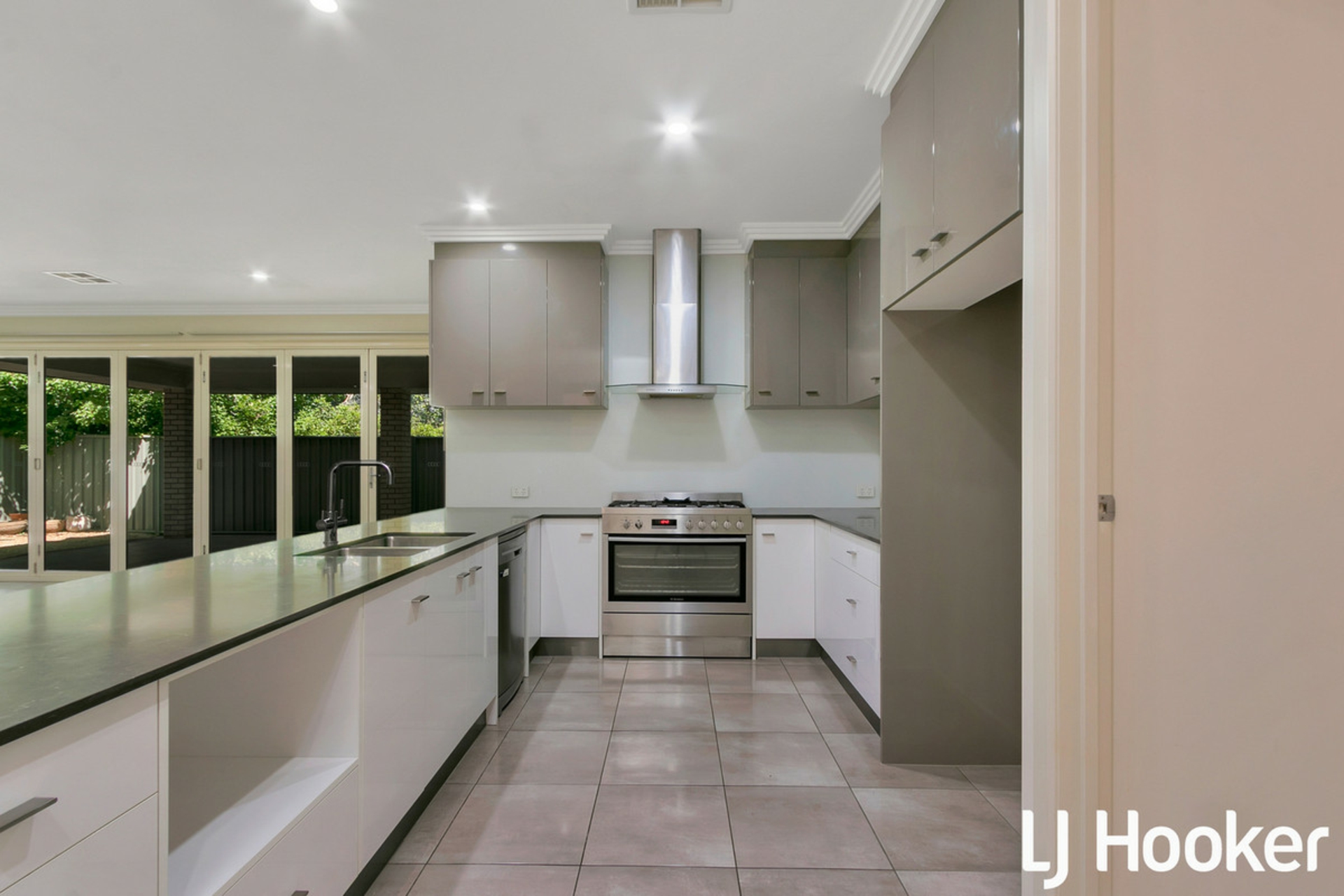 6 Isaacs Way, EVANSTON SOUTH