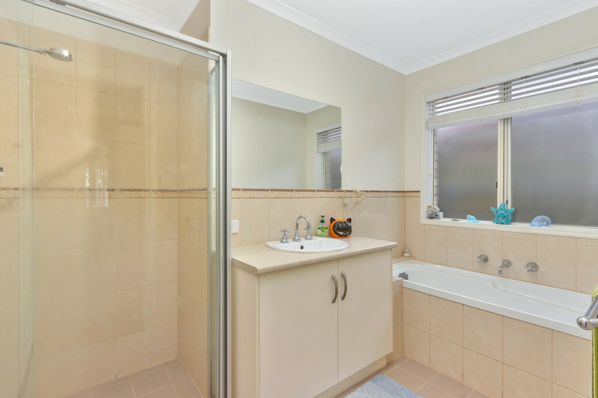 9 Dyson Street, EVANSTON