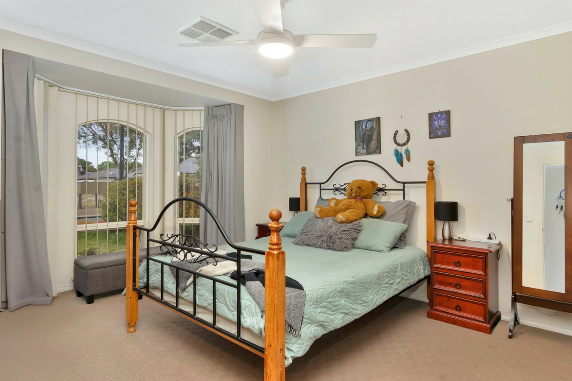 9 Dyson Street, EVANSTON