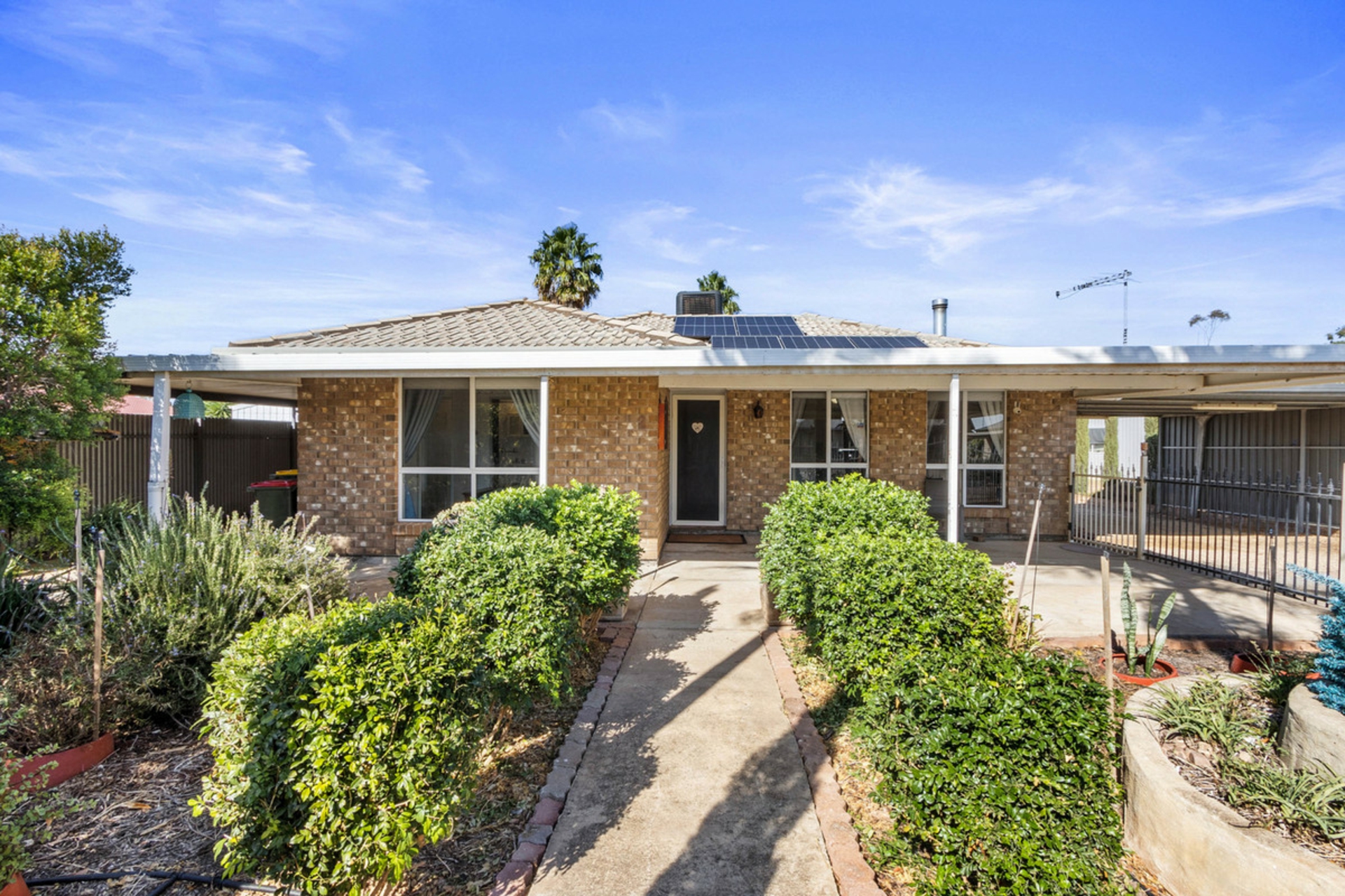 2 Dunn Court, WASLEYS