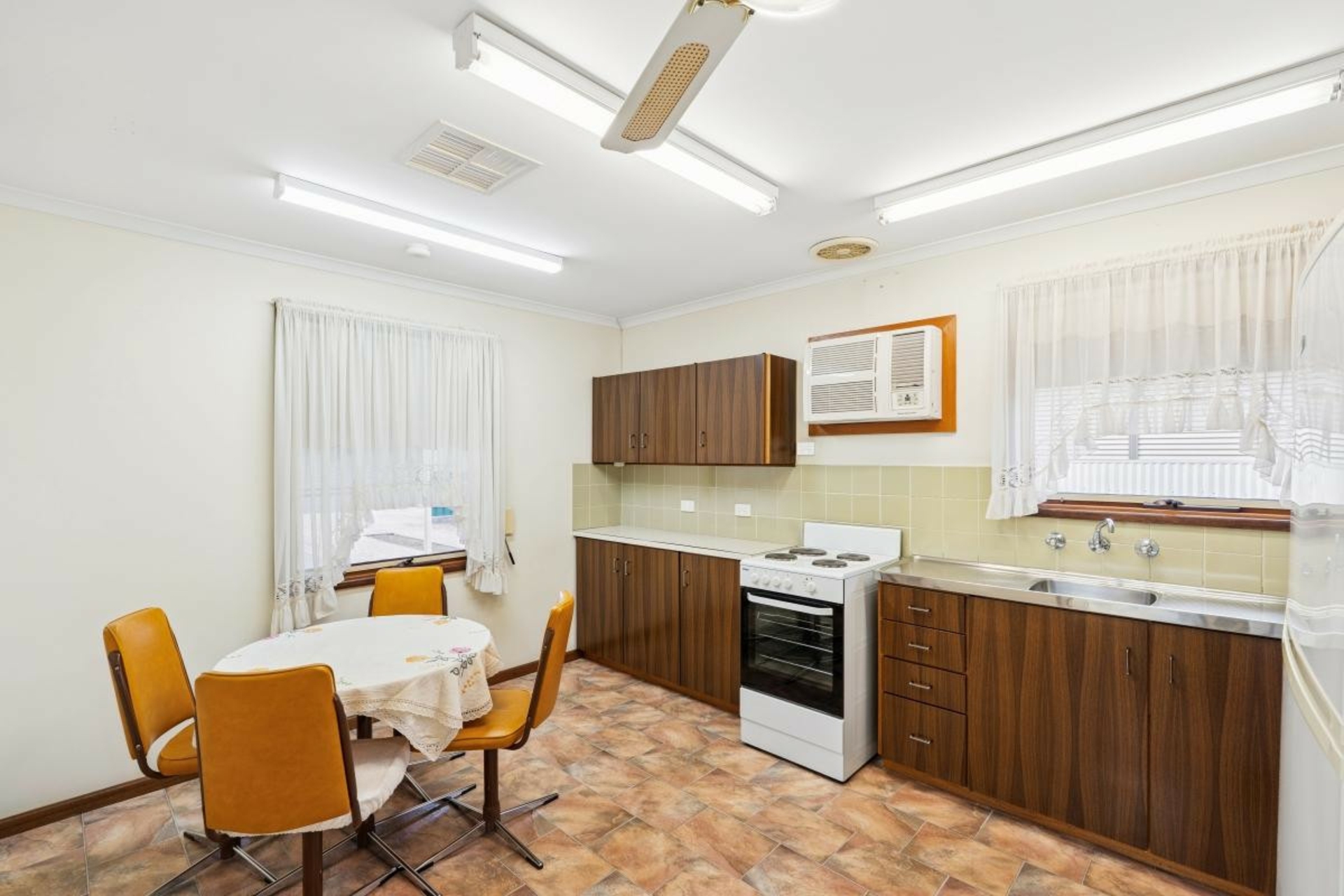 8 Centenary Avenue, BALAKLAVA