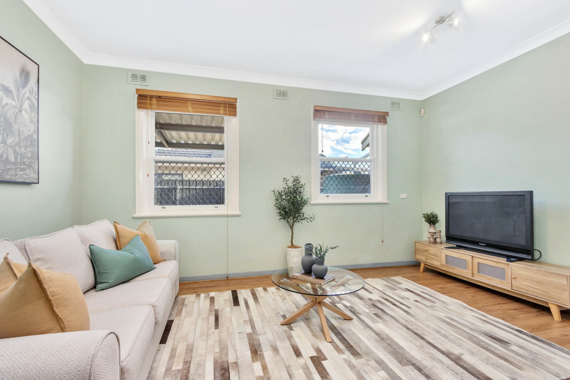 49 Hillier Road — photo 8 of 22