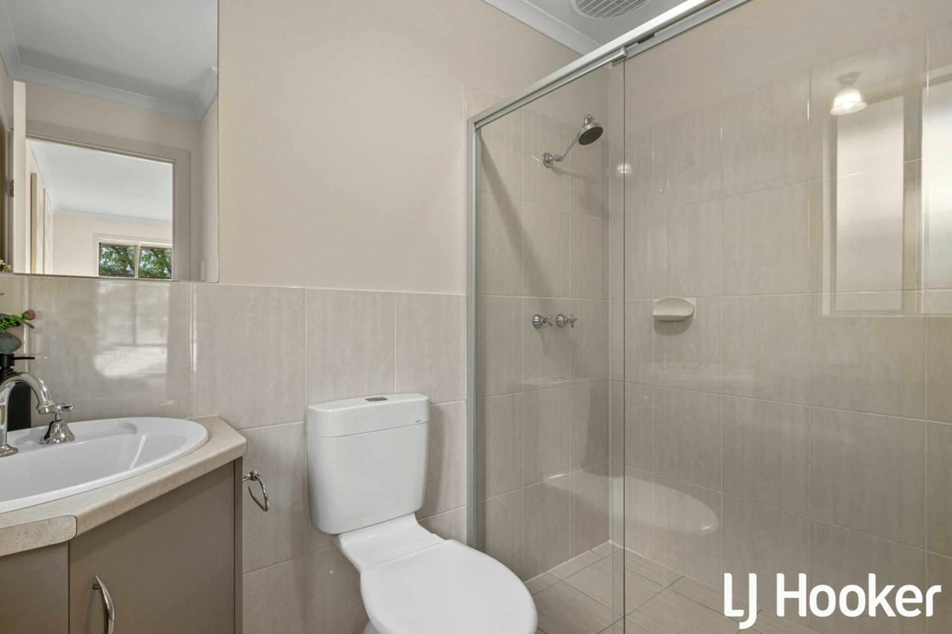 55 Railway Crescent — photo 5 of 18