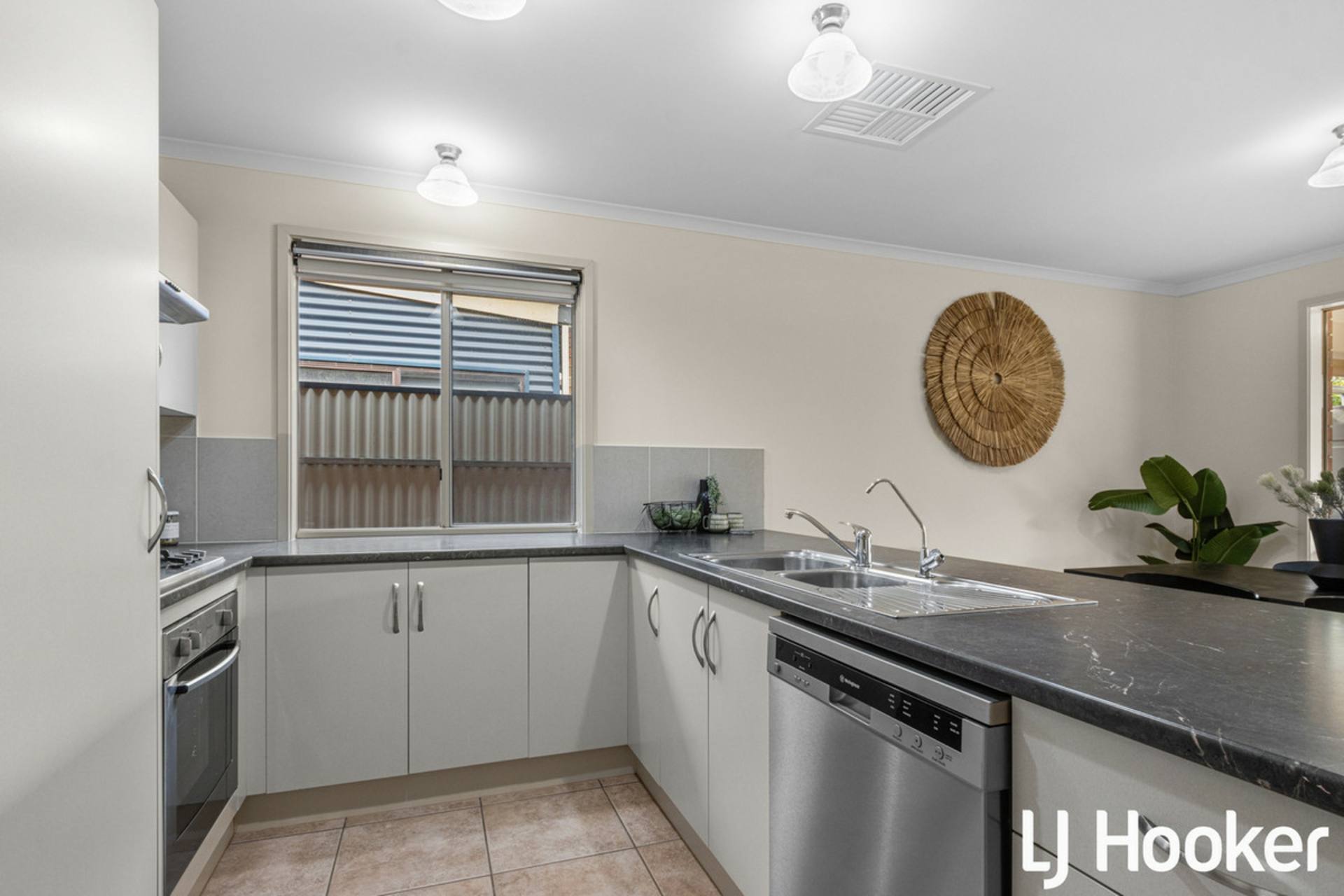 55 Railway Crescent — photo 12 of 18