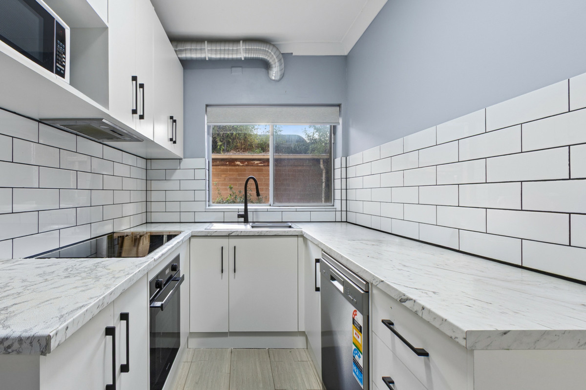1/ 16 Russell Street — photo 7 of 16