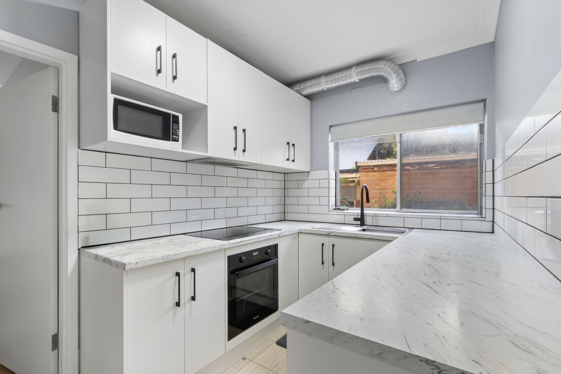 1/ 16 Russell Street — photo 8 of 16